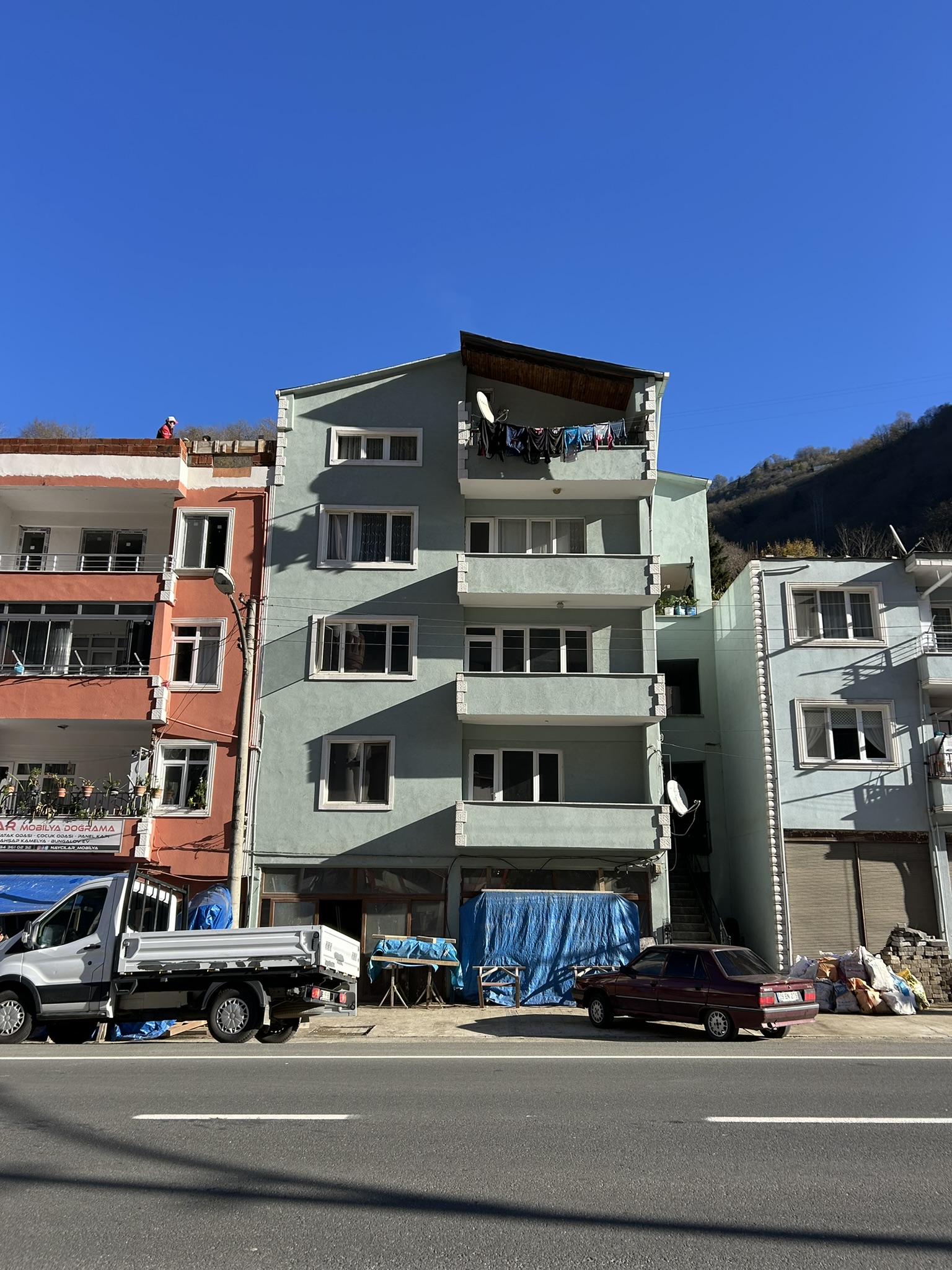 DERELİ KOMPLE SATILIK BİNA VE ARSASI