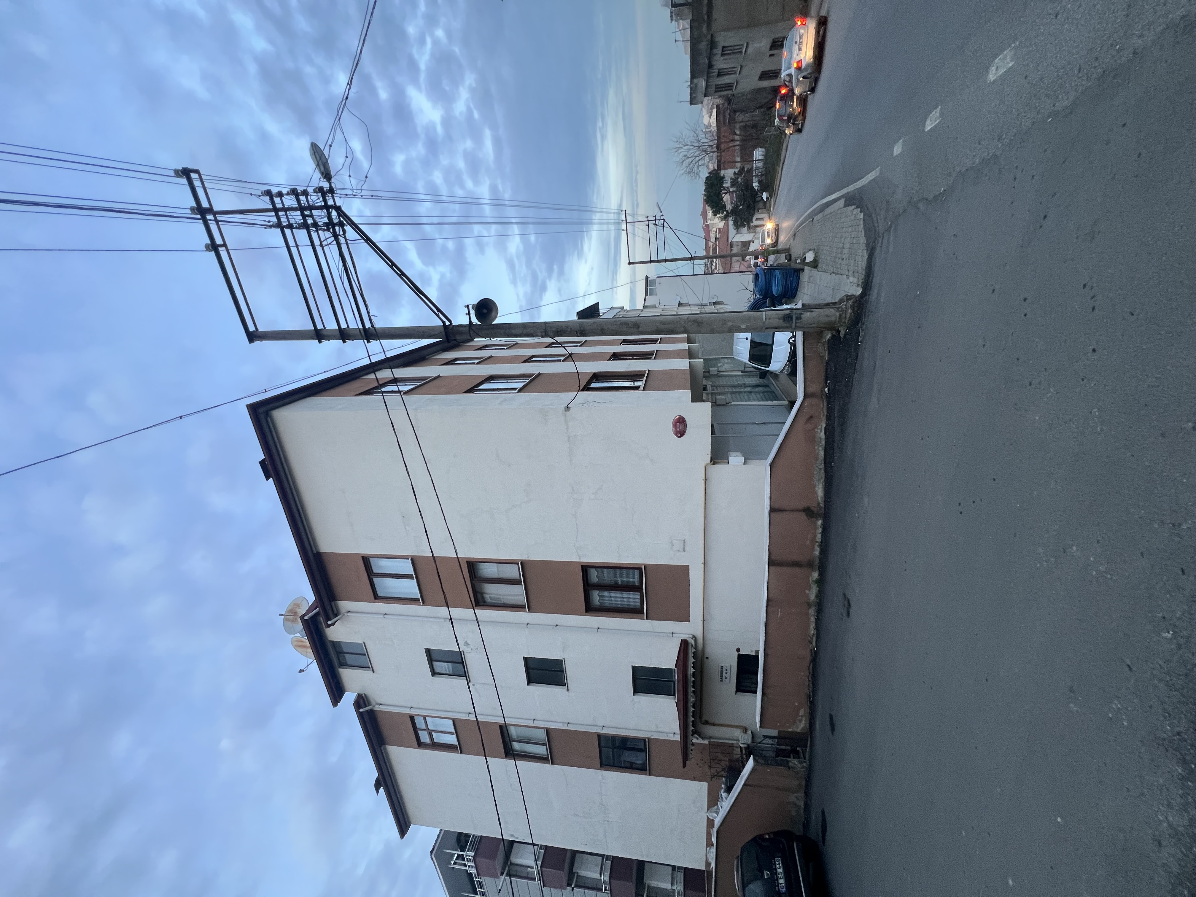 MABEL TOPALOĞLUNDAN BAHÇECİKTE KARGAS DAİRE