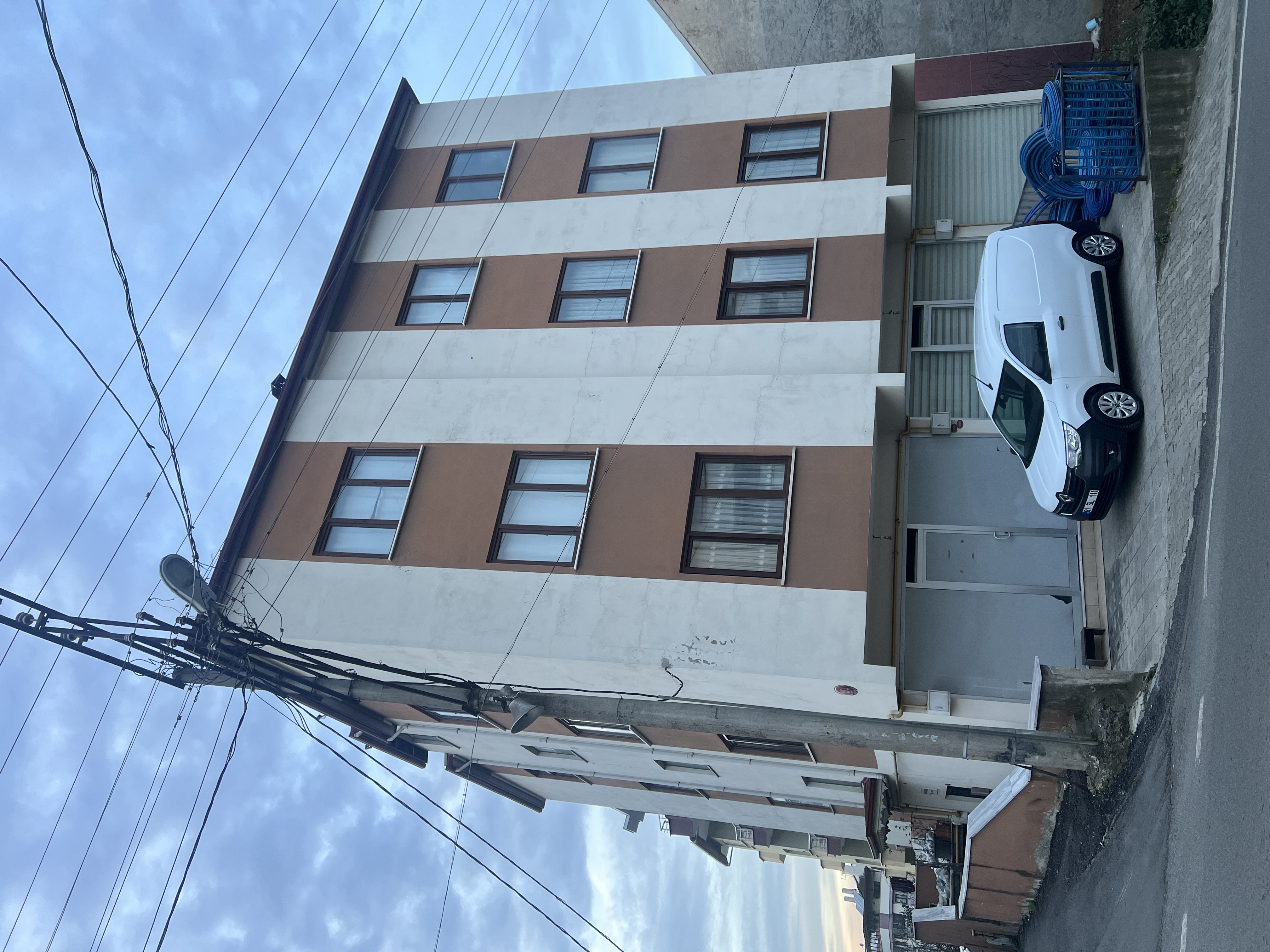 MABEL TOPALOĞLUNDAN BAHÇECİKTE KARGAS DAİRE