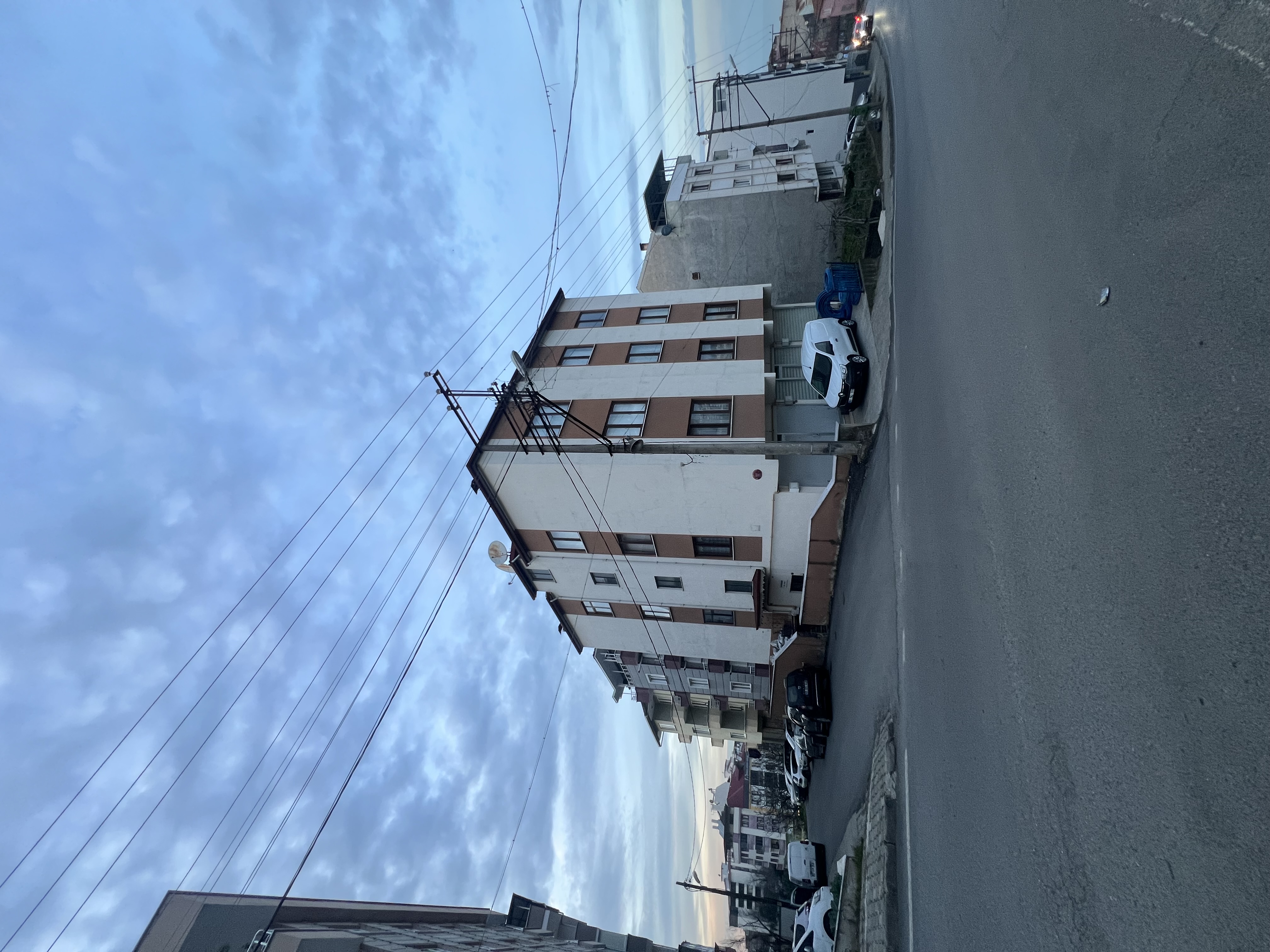 MABEL TOPALOĞLUNDAN BAHÇECİKTE KARGAS DAİRE