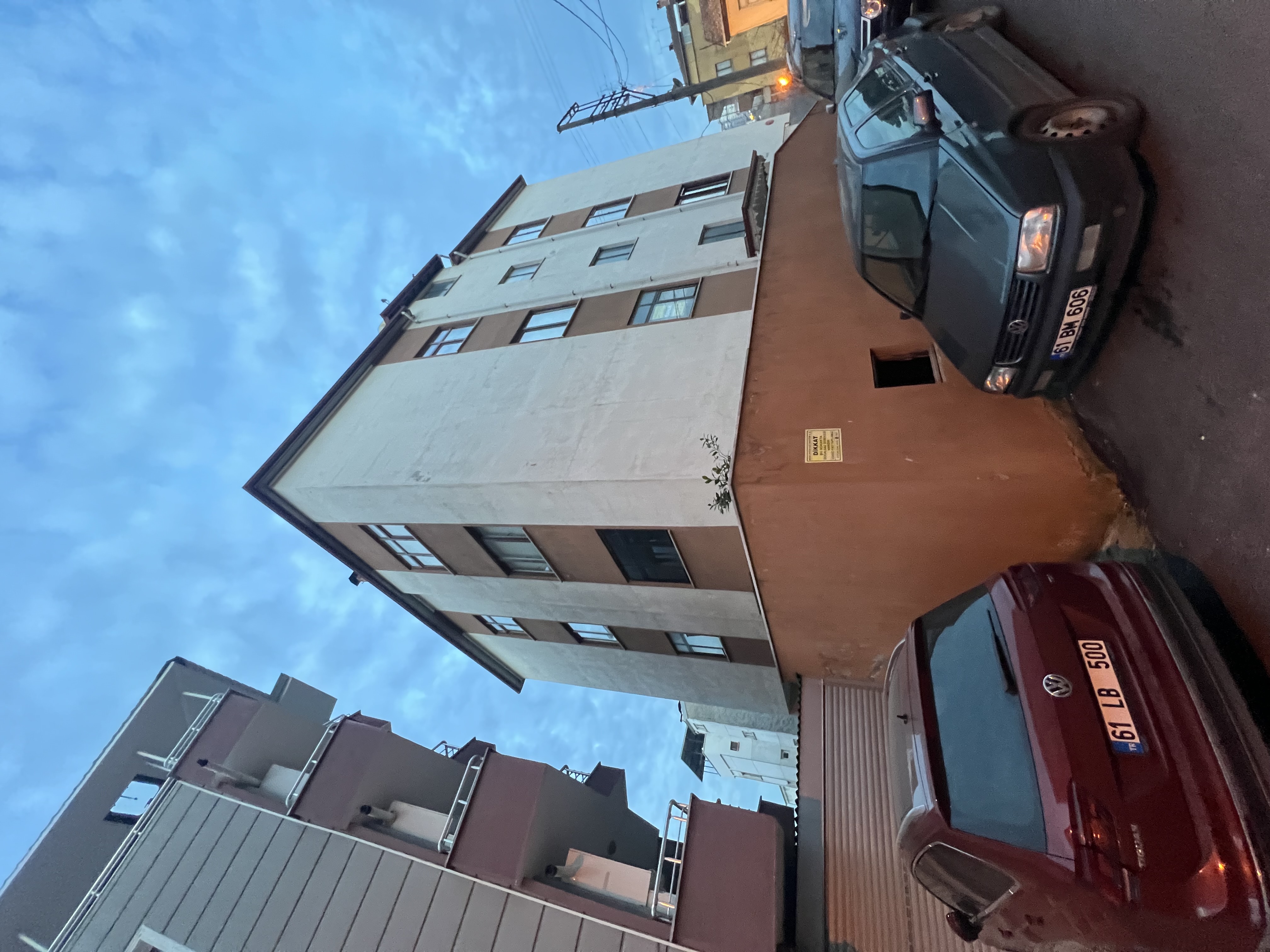 MABEL TOPALOĞLUNDAN BAHÇECİKTE KARGAS DAİRE