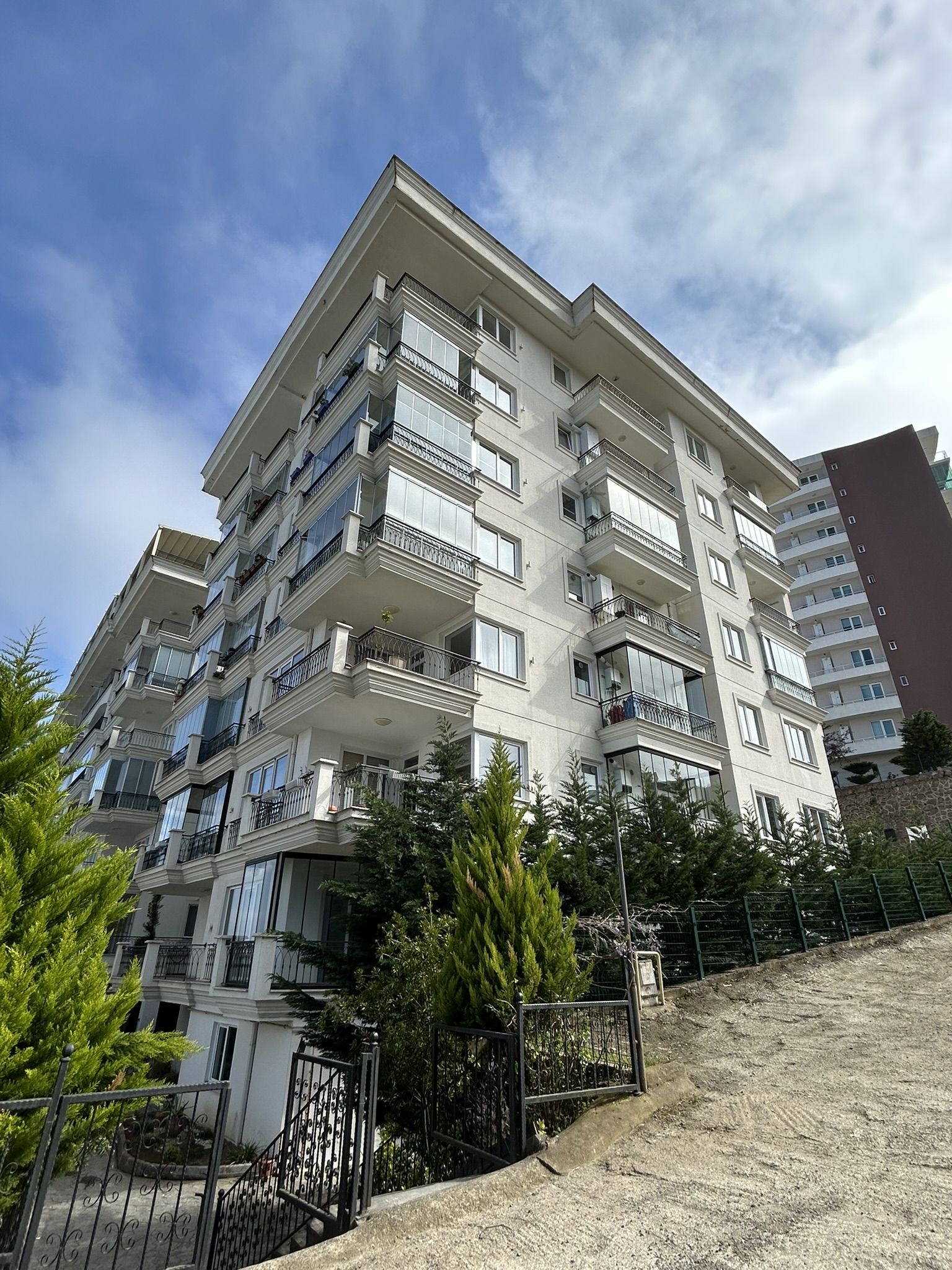 MABEL GAYRİMENKUL ERİKLİMAN MH. SİTE İÇİ DENİZ MANZARALI DAİRE