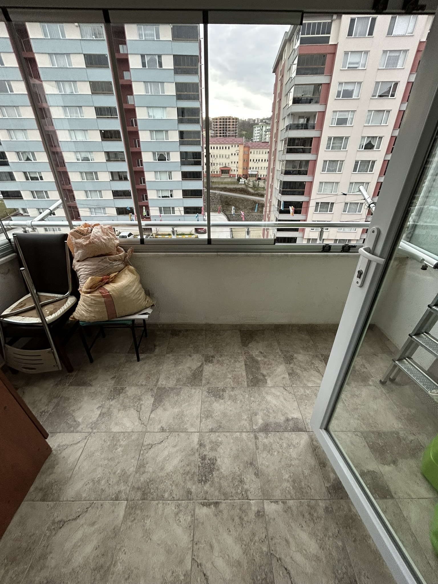 GEDİKKAYA KIR ÇİÇEĞİ SİTESİ KAT : 6