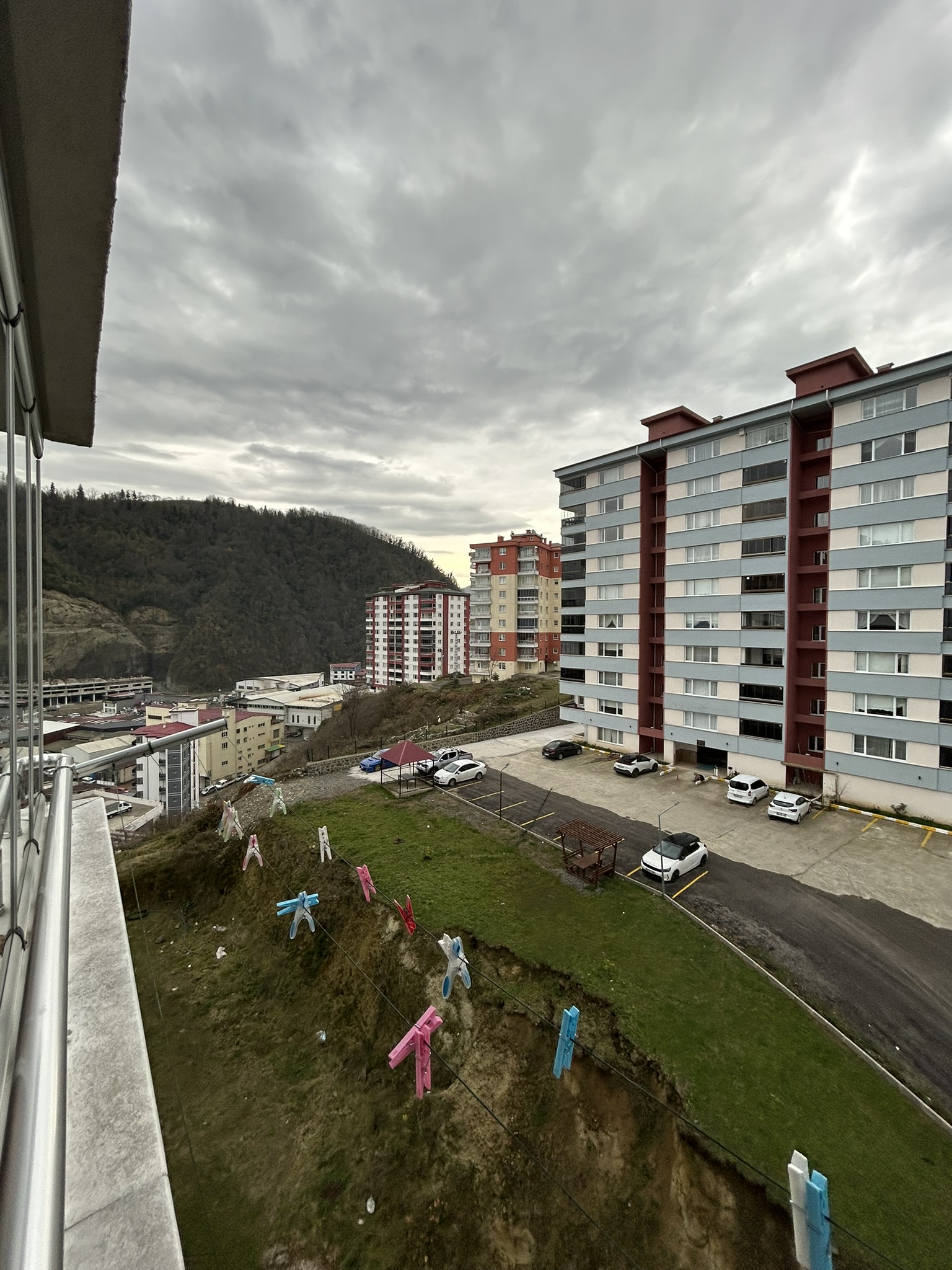 GEDİKKAYA KIR ÇİÇEĞİ SİTESİ KAT : 6