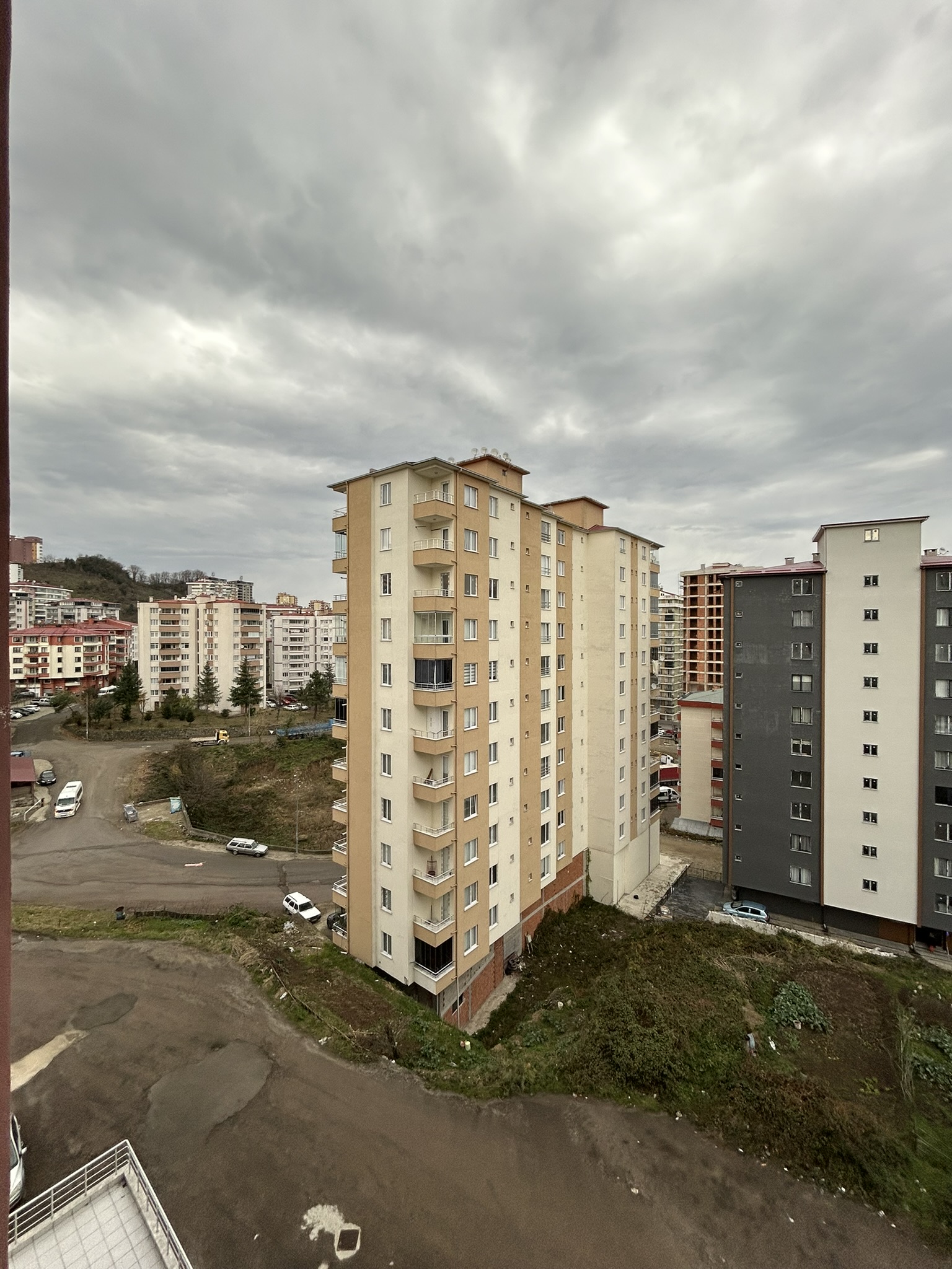 GEDİKKAYA KIR ÇİÇEĞİ SİTESİ KAT : 6