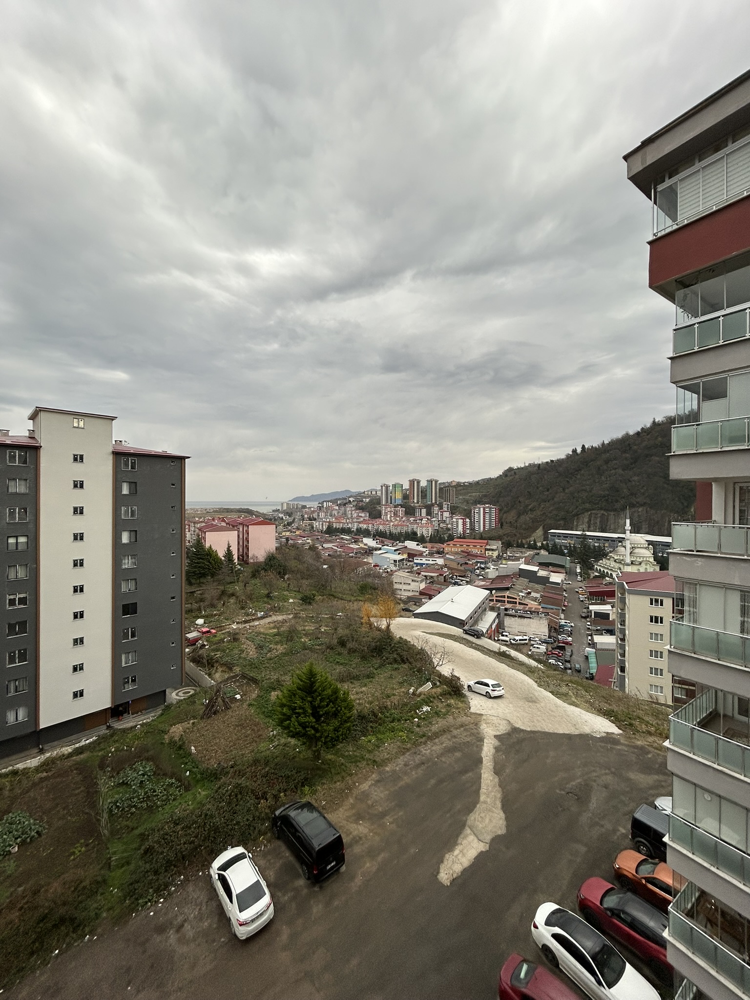 GEDİKKAYA KIR ÇİÇEĞİ SİTESİ KAT : 6