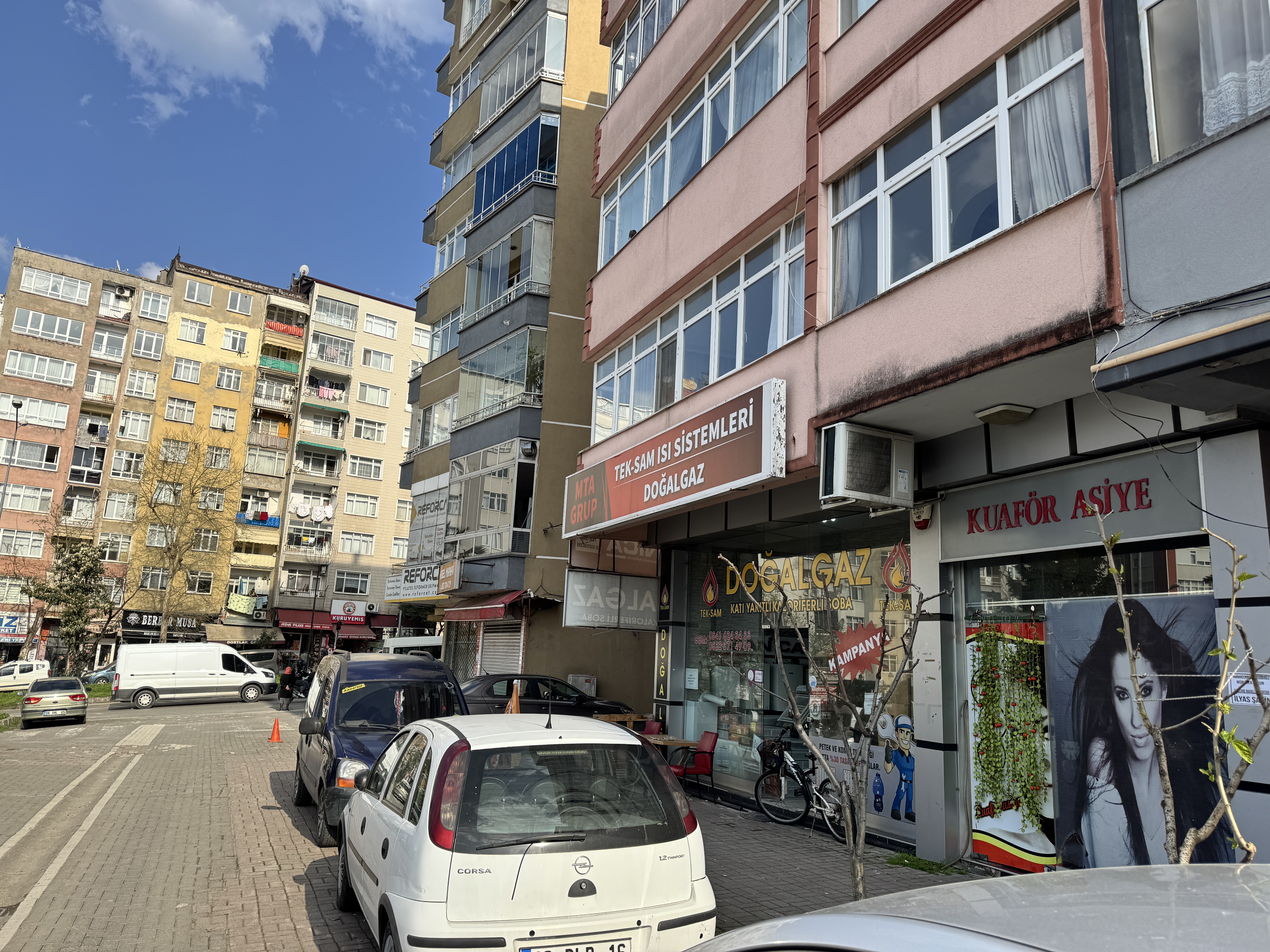 MABEL SAMSUN'DAN 100.YIL BULVARINA CEPHE SATILIK DÜKKAN