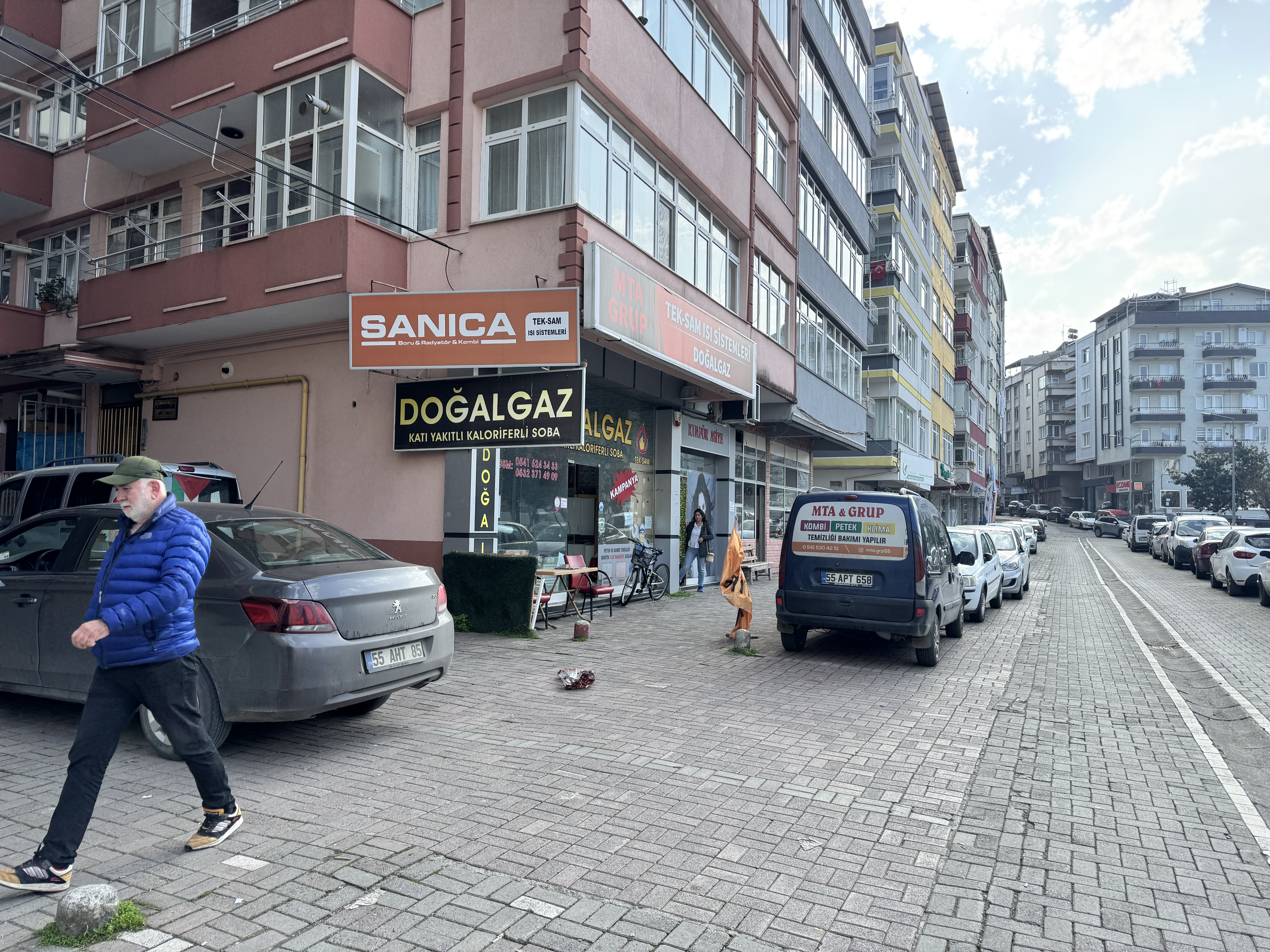 MABEL SAMSUN'DAN 100.YIL BULVARINA CEPHE SATILIK DÜKKAN