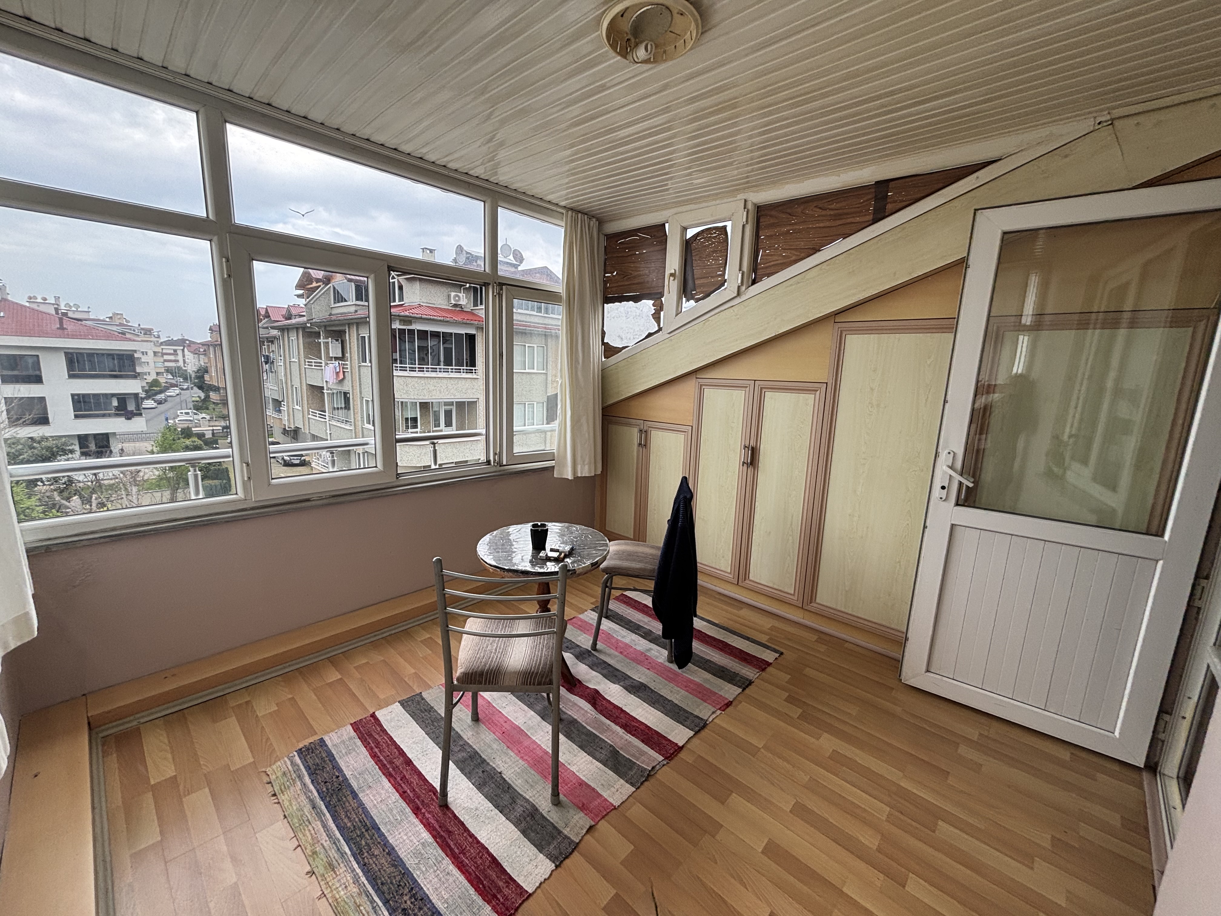 AKYAZI ÇATI KATI