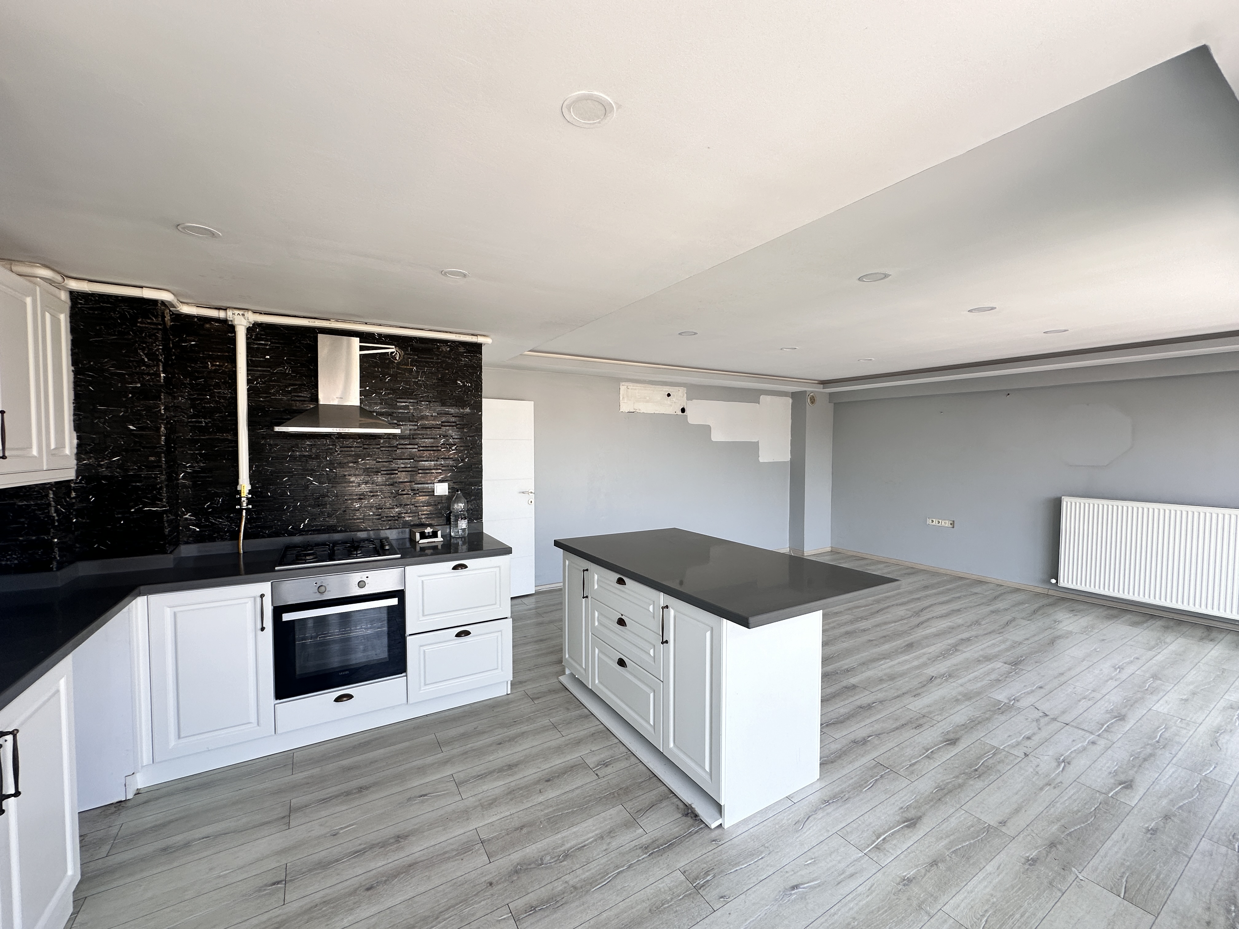 MABEL GAYRİMENKUL-İHSANİYE MAH MERKEZDE GENİŞ DAİRE