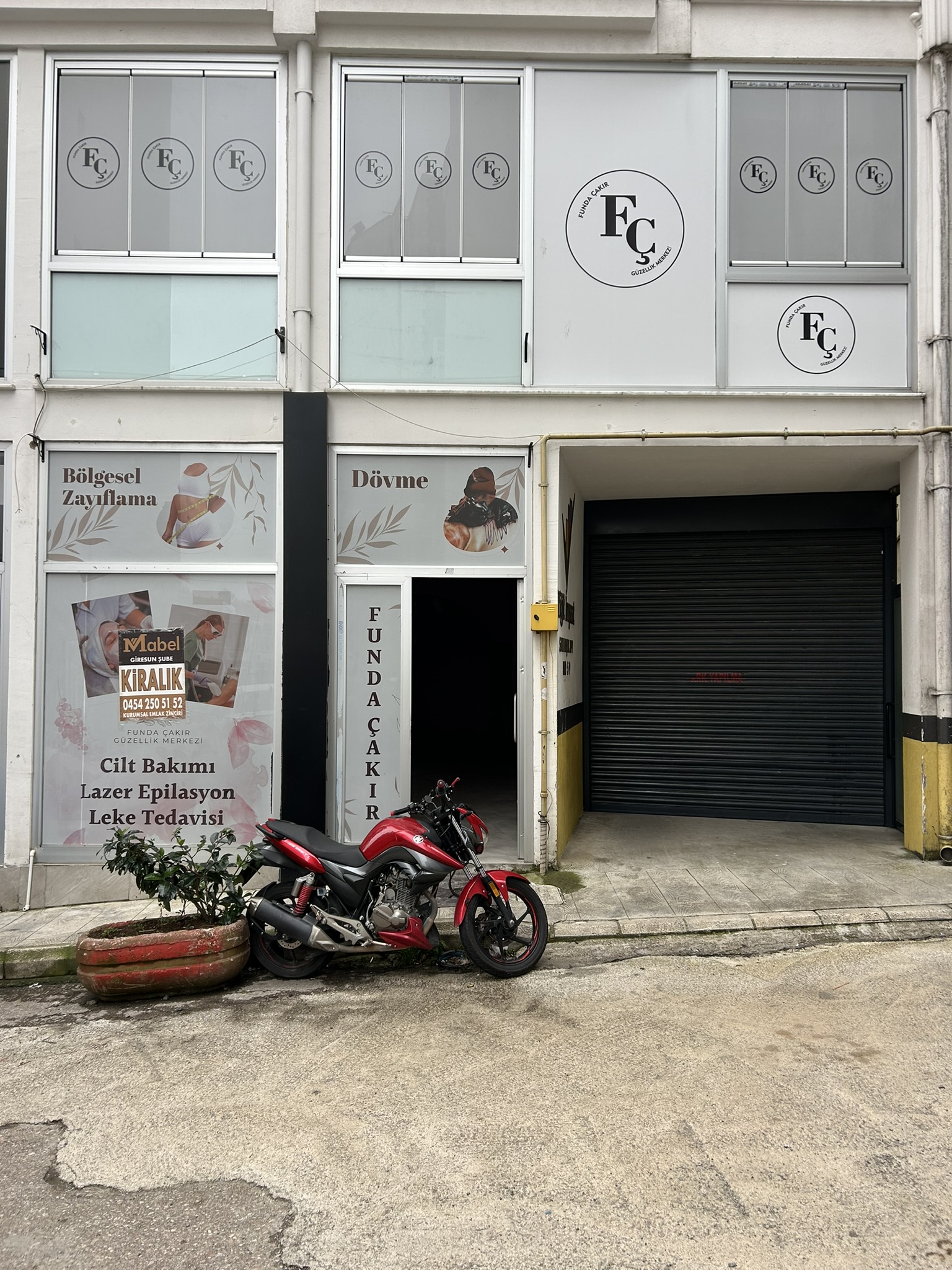 OSMANİYE GAZİ CD KİRALIK DÜKKAN 400M2