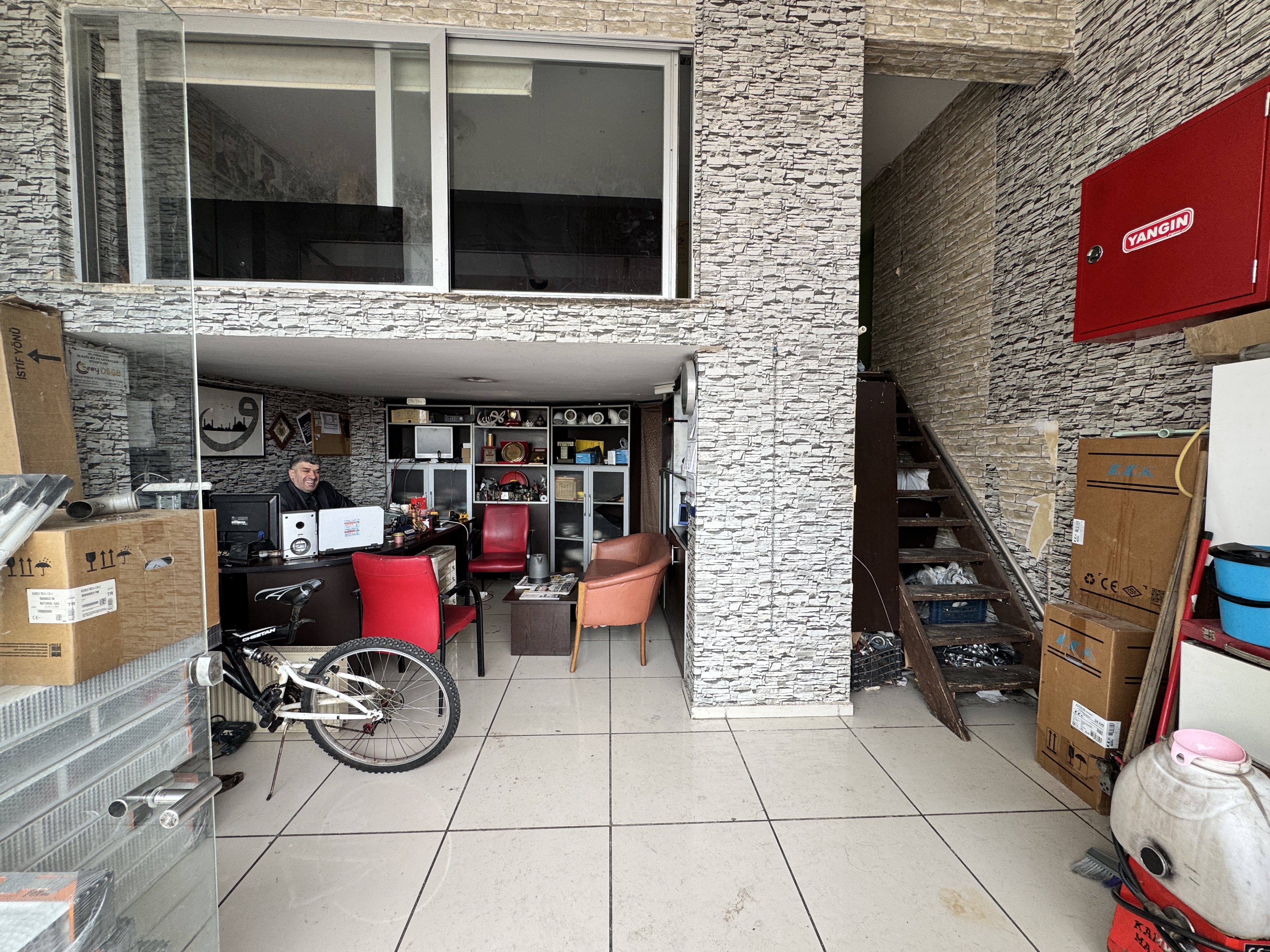 MABEL SAMSUN'DAN 100.YIL BULVARINA CEPHE SATILIK DÜKKAN