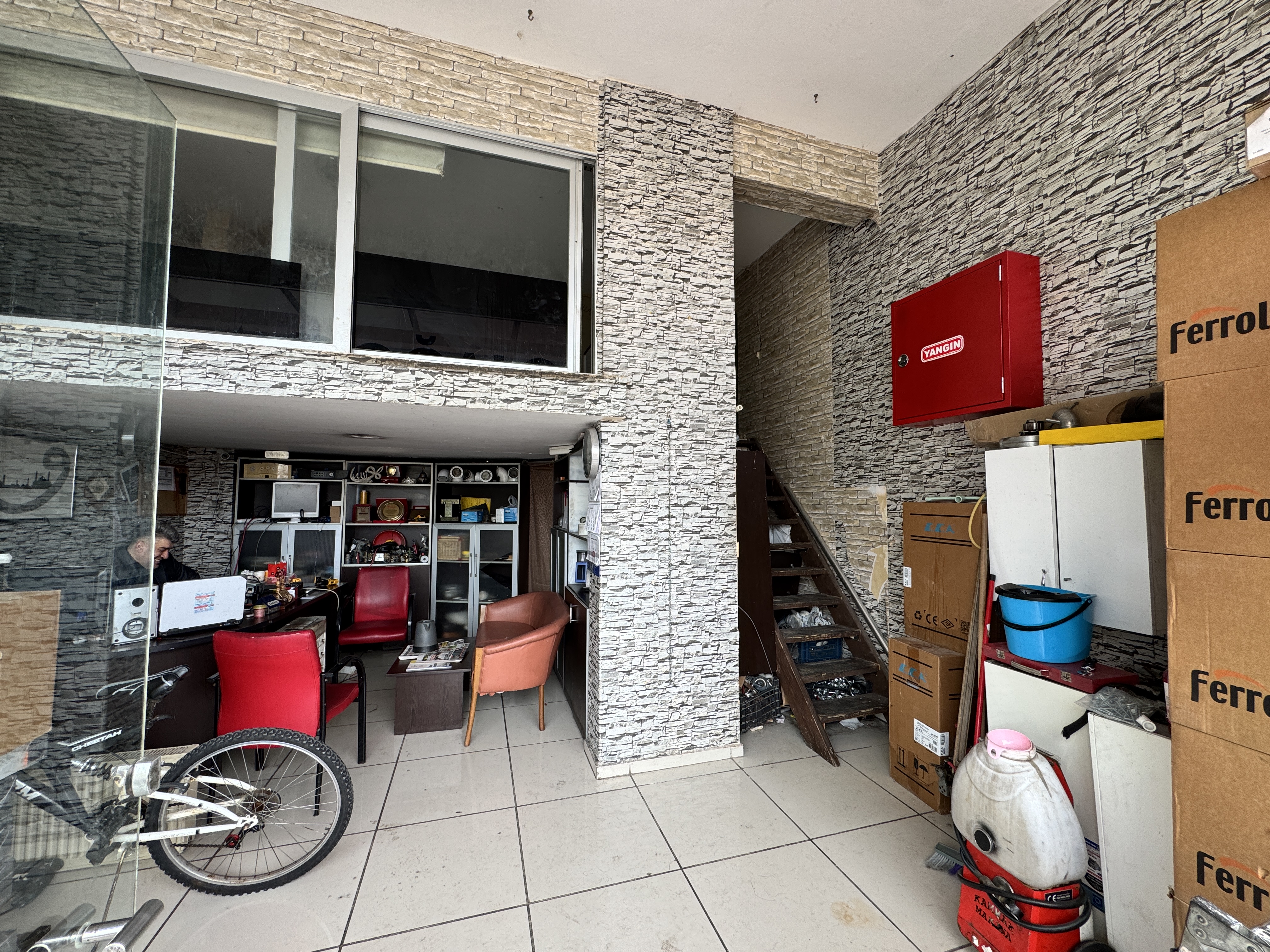 MABEL SAMSUN'DAN 100.YIL BULVARINA CEPHE SATILIK DÜKKAN