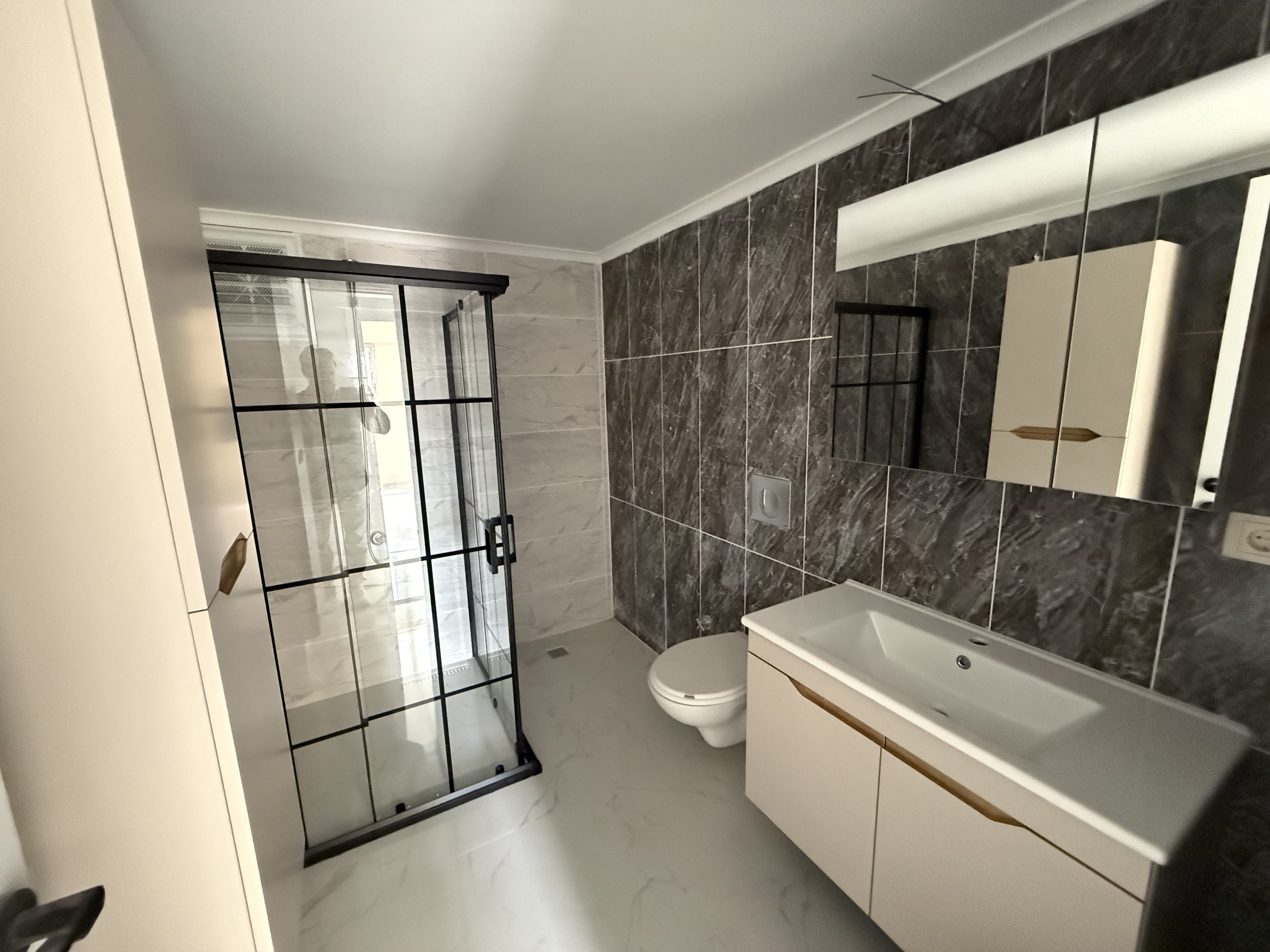 2 NOLU BEŞİRLİ DOĞA LİFE SİTESİNDE SATILIK 4+1 FIRSAT DAİRE