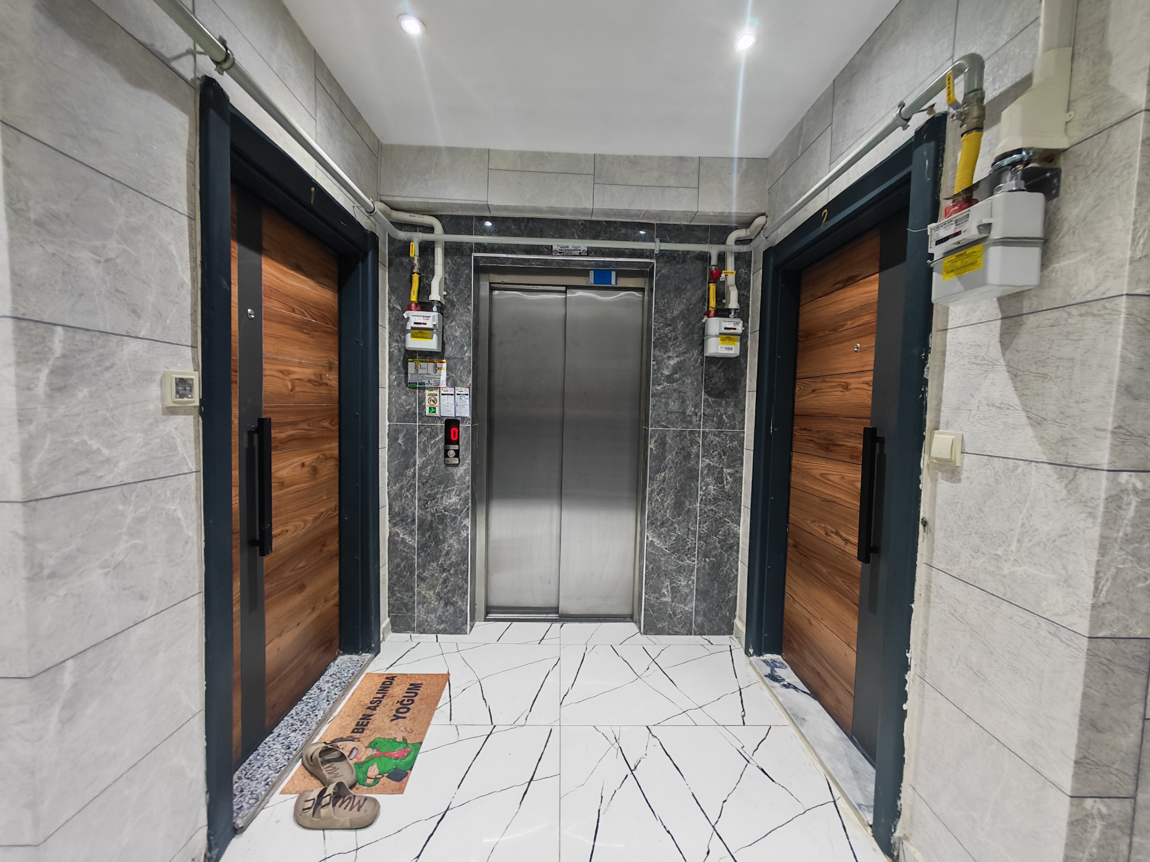 BURUNUCUNDA EŞYAŞI 1+1 LÜX DAİRE