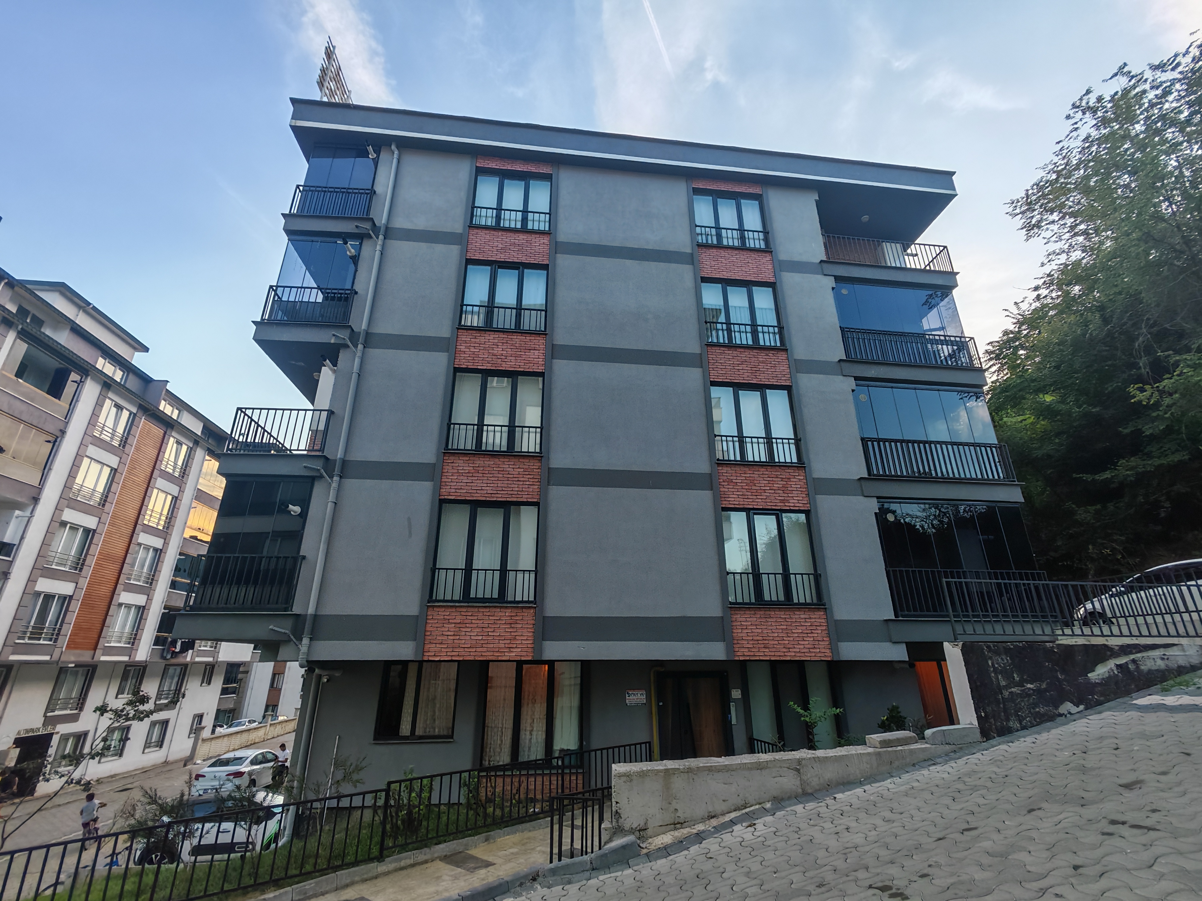 BURUNUCUNDA EŞYAŞI 1+1 LÜX DAİRE