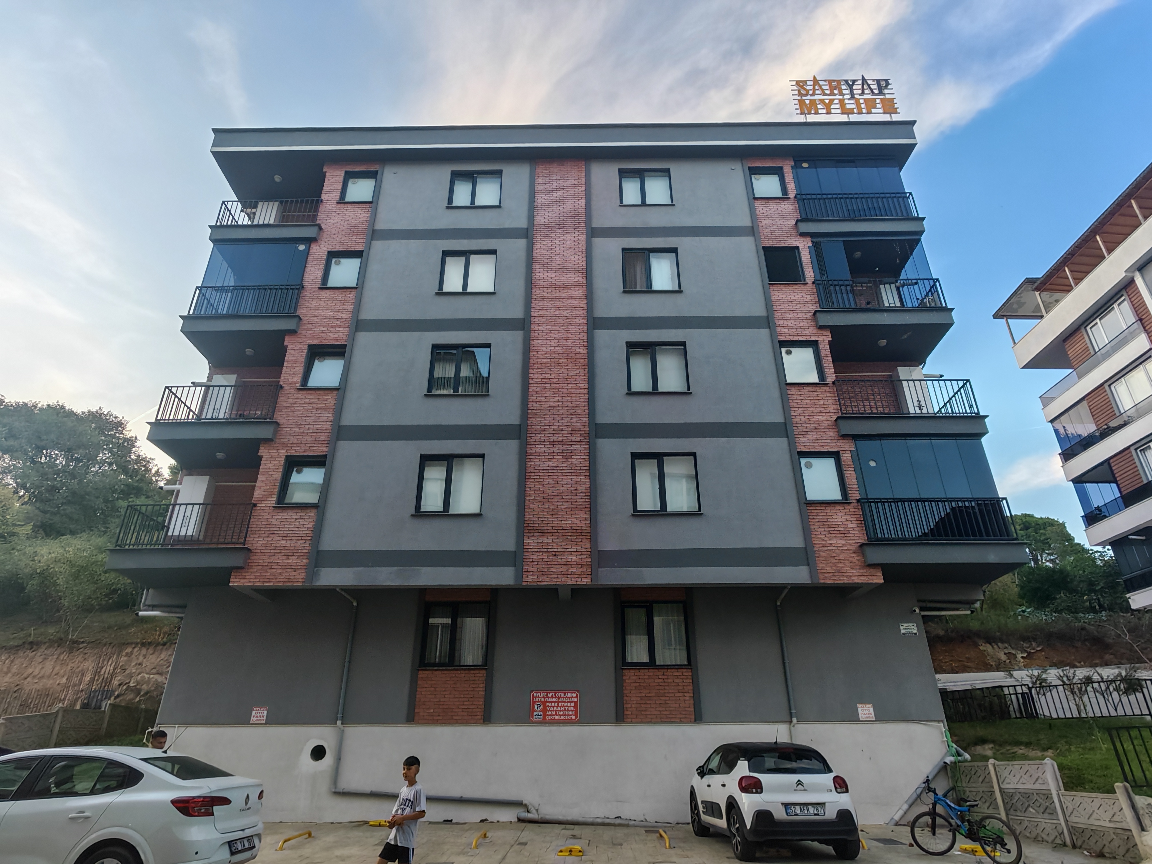 BURUNUCUNDA EŞYAŞI 1+1 LÜX DAİRE