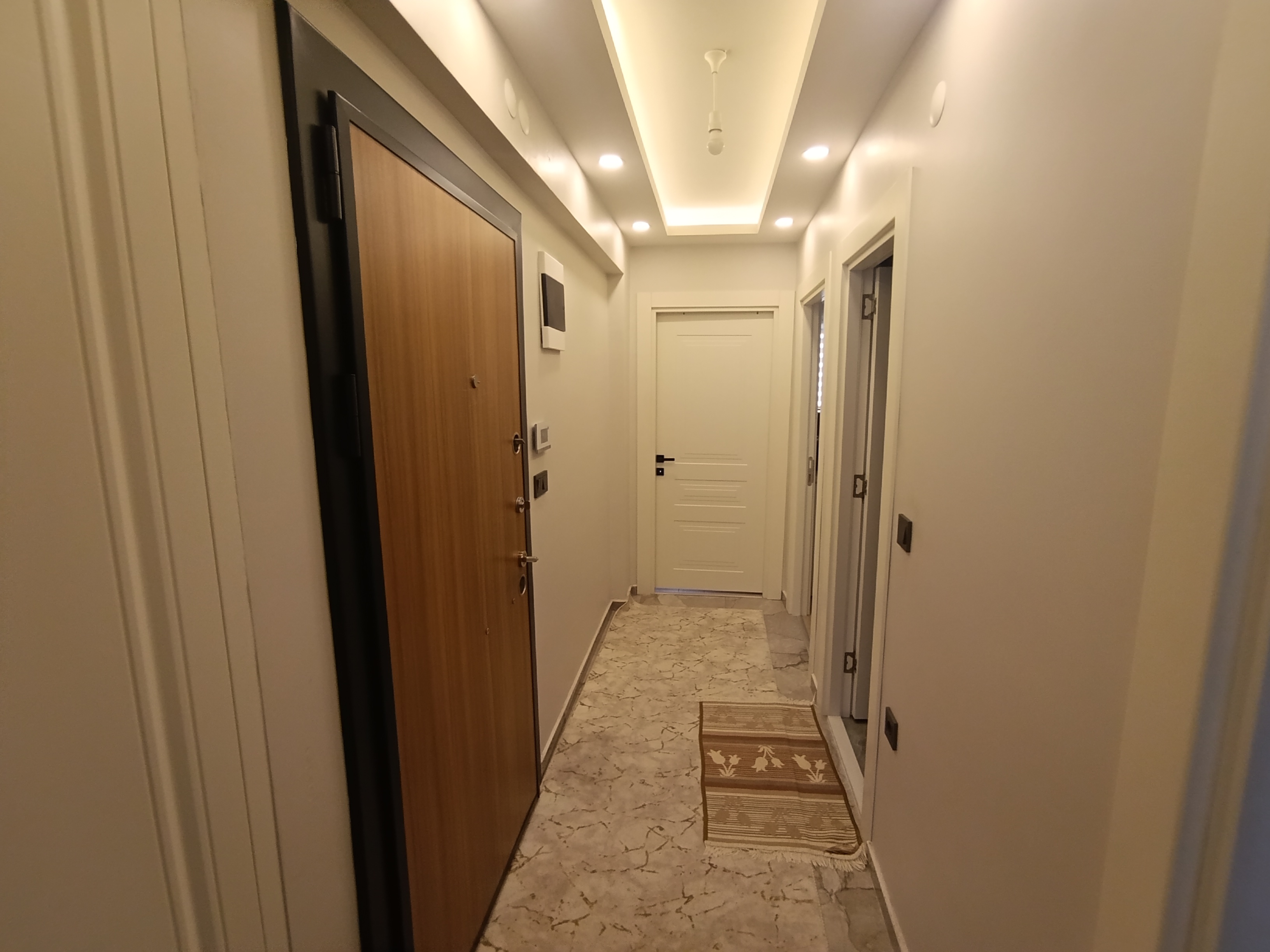 MABEL' DEN BAĞCILAR YÜRÜŞYOLU BAŞINDA SATILIK ARAKAT YENİ 2+1
