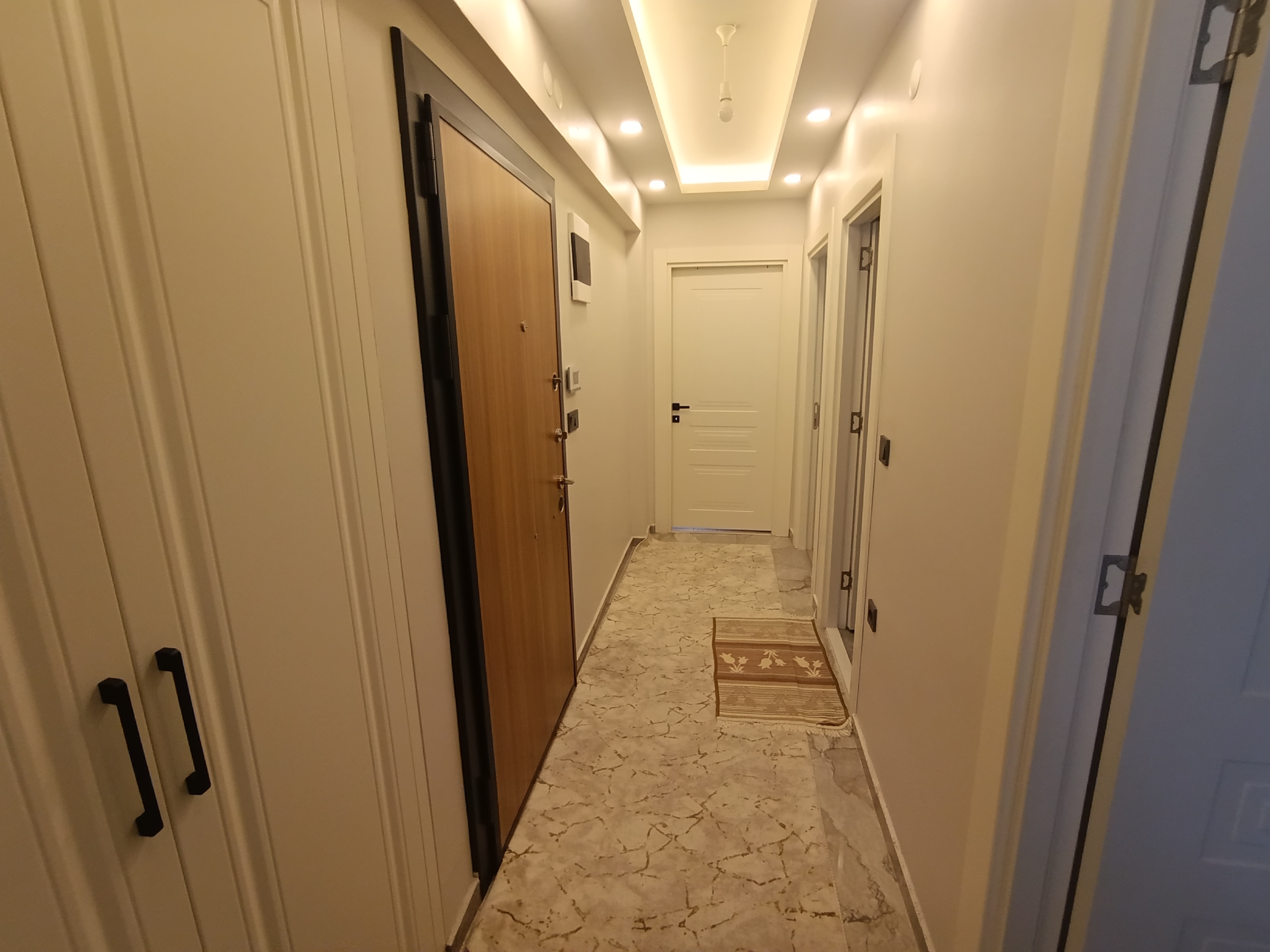 MABEL' DEN BAĞCILAR YÜRÜŞYOLU BAŞINDA SATILIK ARAKAT YENİ 2+1
