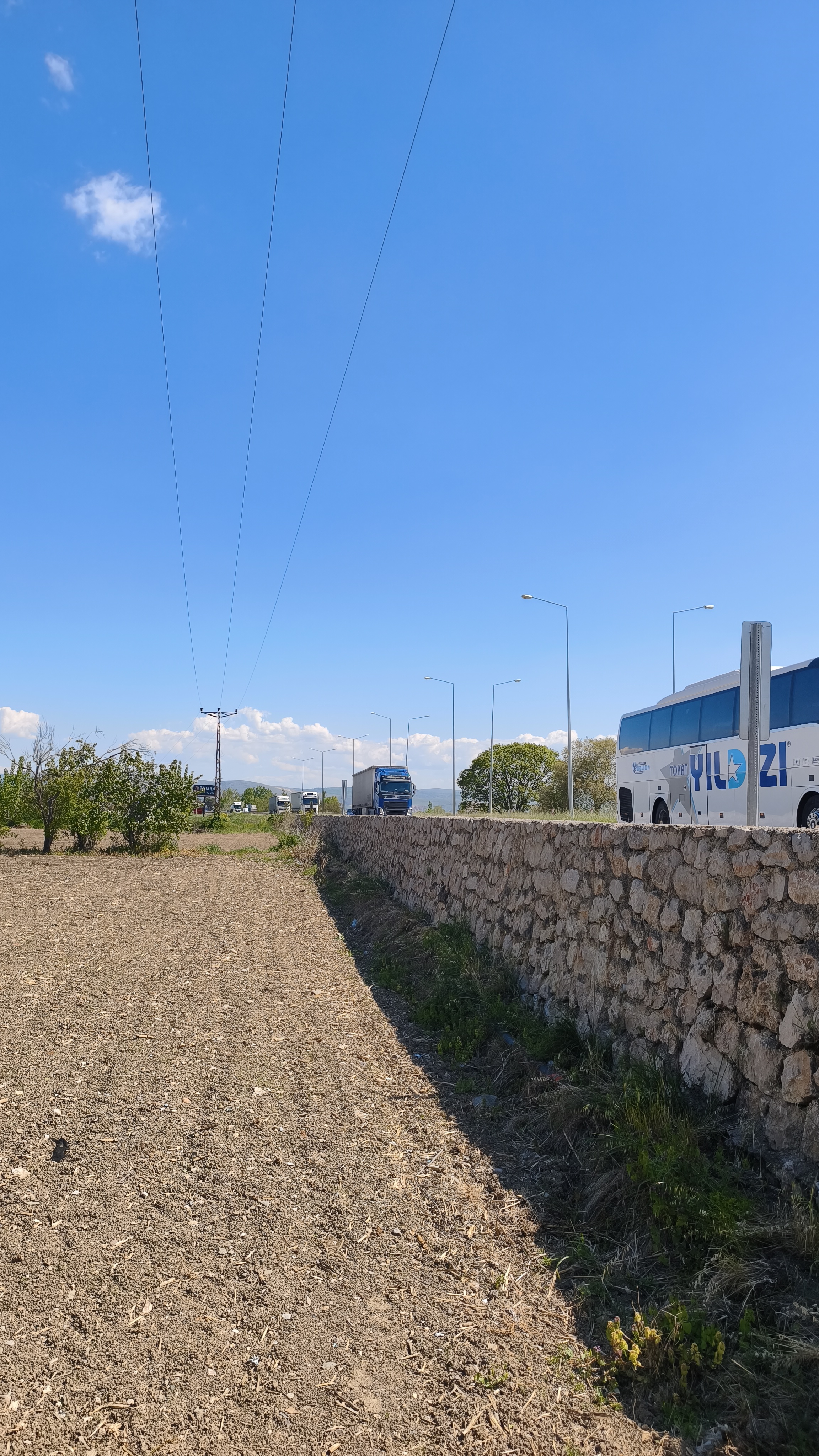 MABELDEN FIRSAT AMASYA ANA YOLUNA SIFIR TARLA