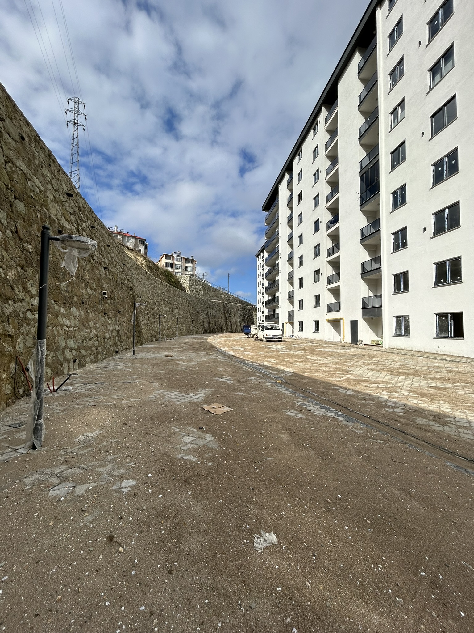 AKSU ÖNALLAR 8. KAT 3+1 KÜÇÜK DAİRE