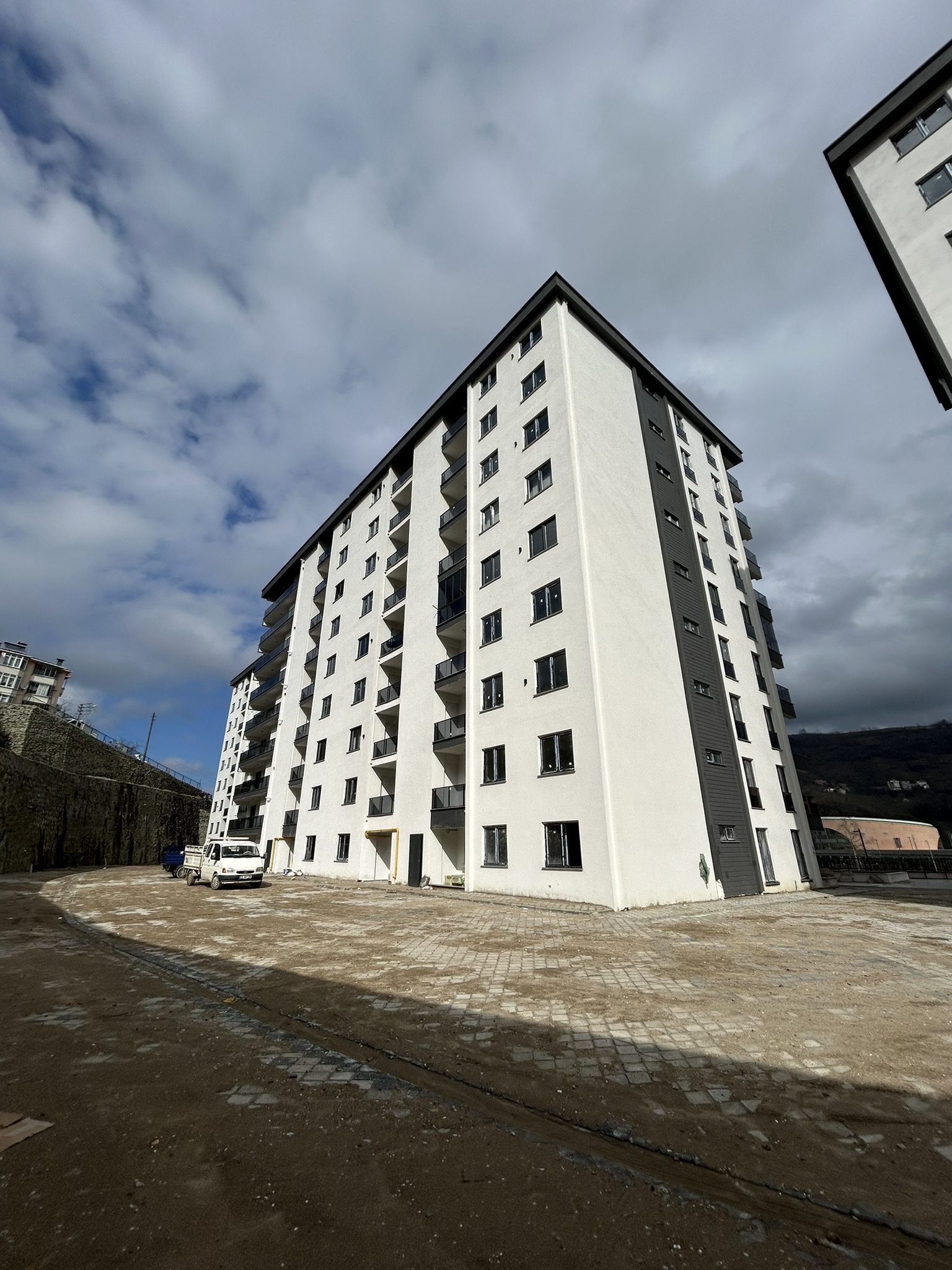 AKSU ÖNALLAR 8. KAT 3+1 KÜÇÜK DAİRE