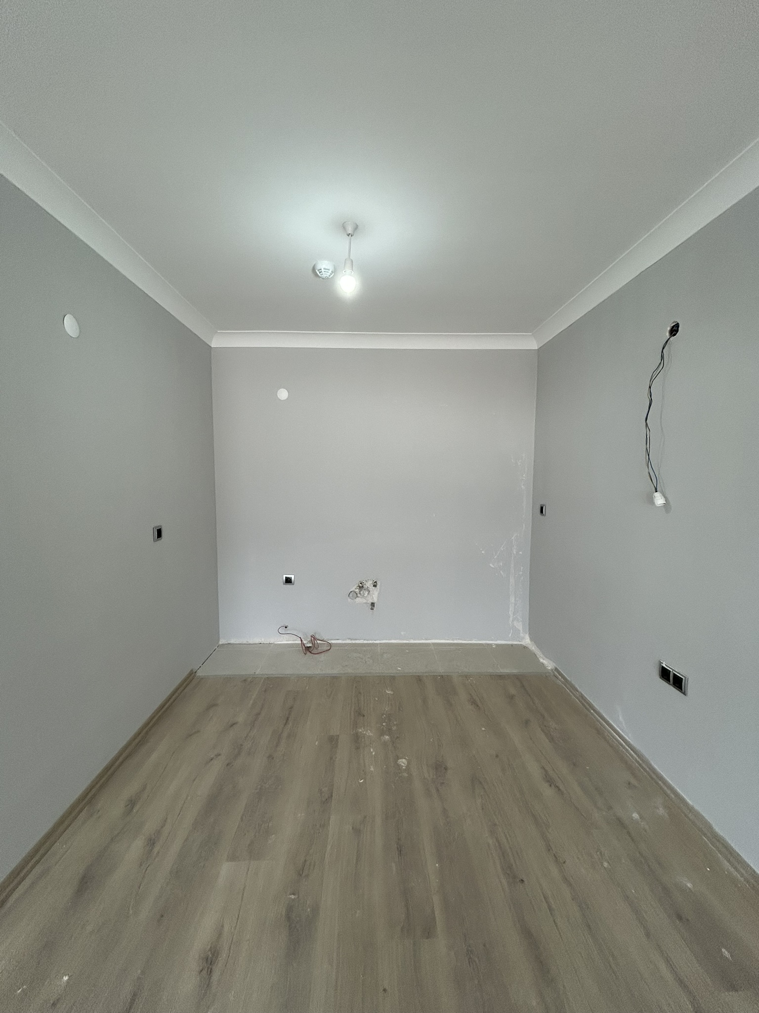 AKSU ÖNALLAR 8. KAT 3+1 KÜÇÜK DAİRE