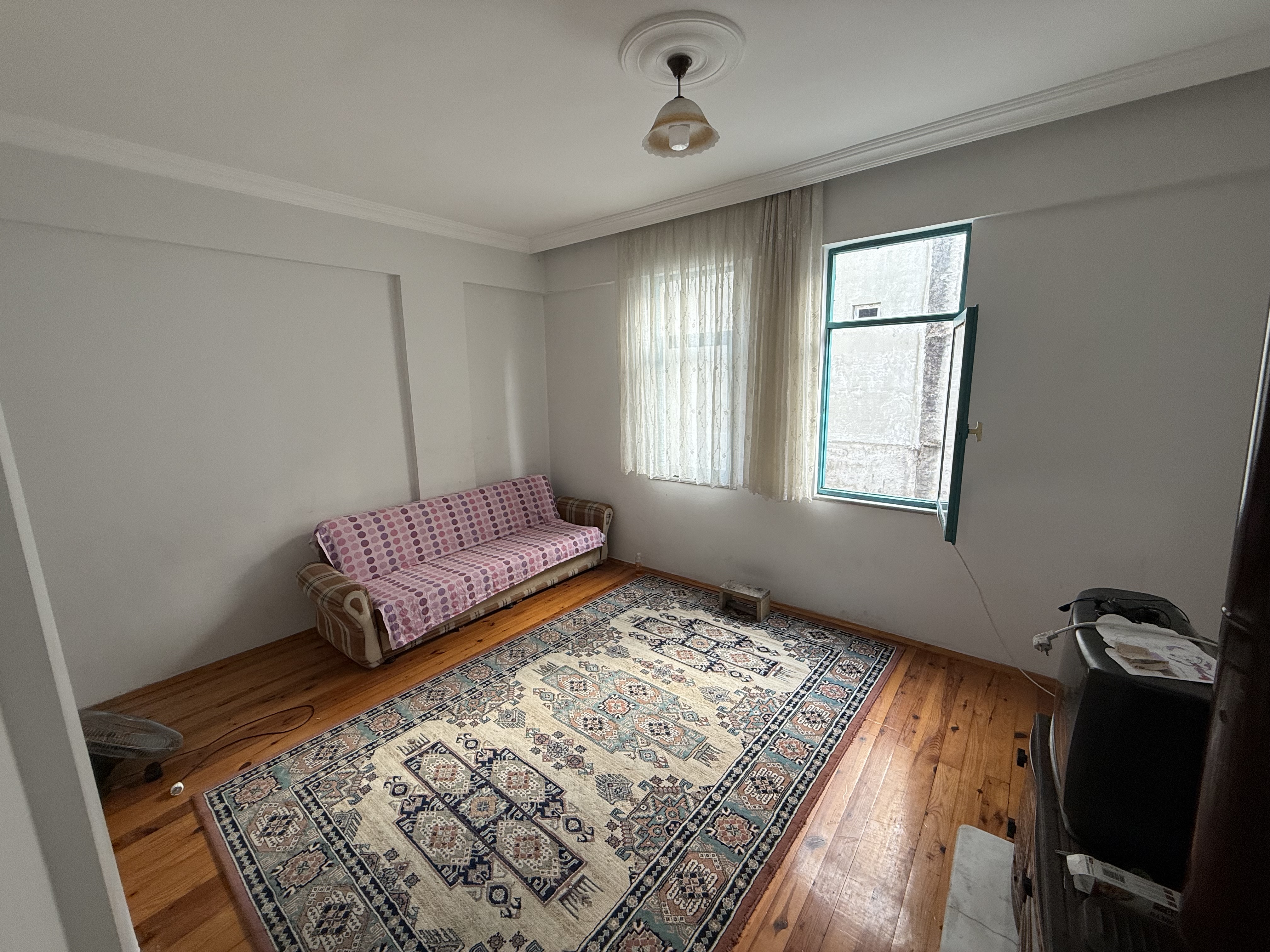 ARAKLI YOLGÖREN DE SATILIK 3+1 DAİRE