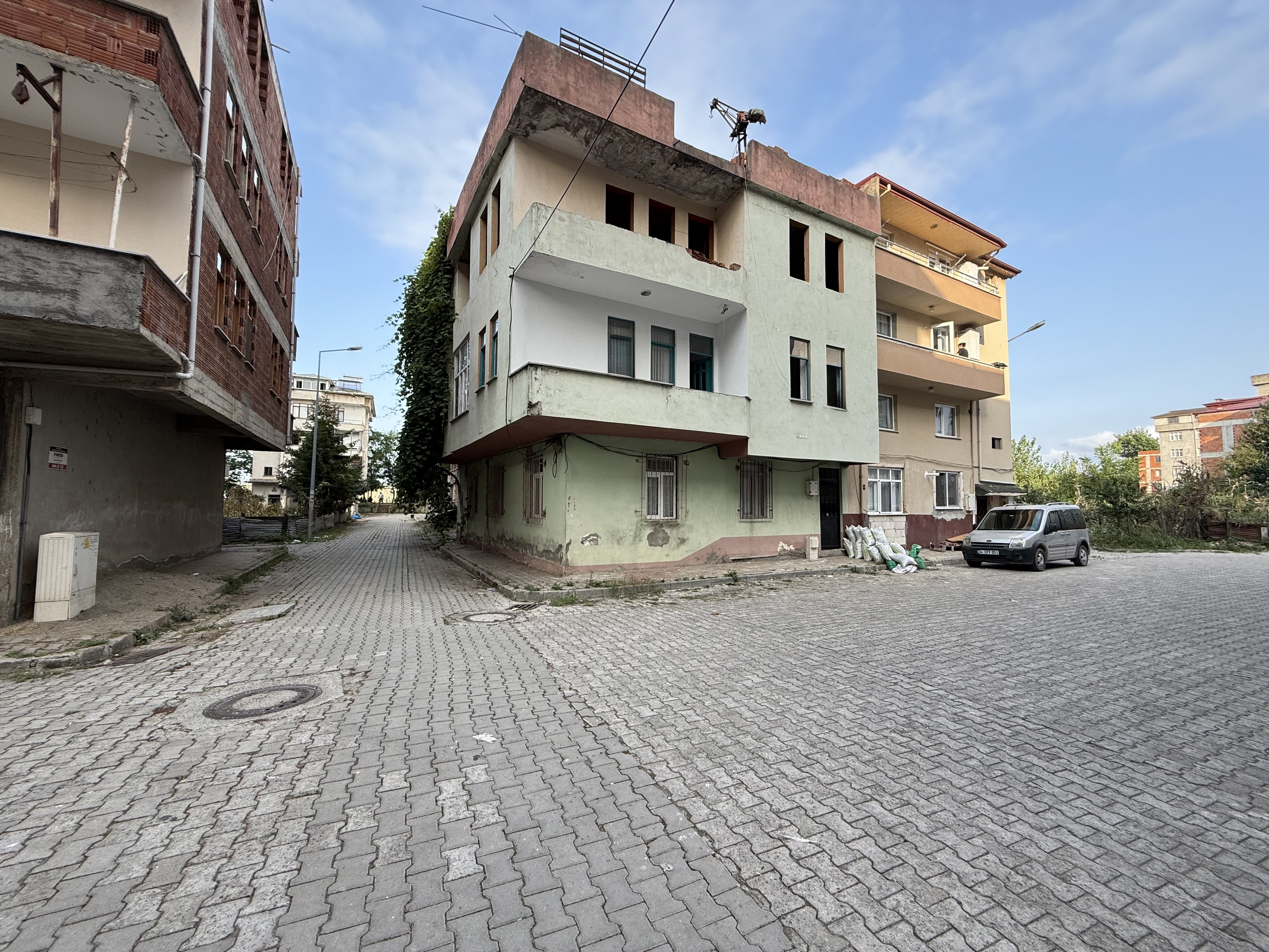 ARAKLI YOLGÖREN DE SATILIK 3+1 DAİRE