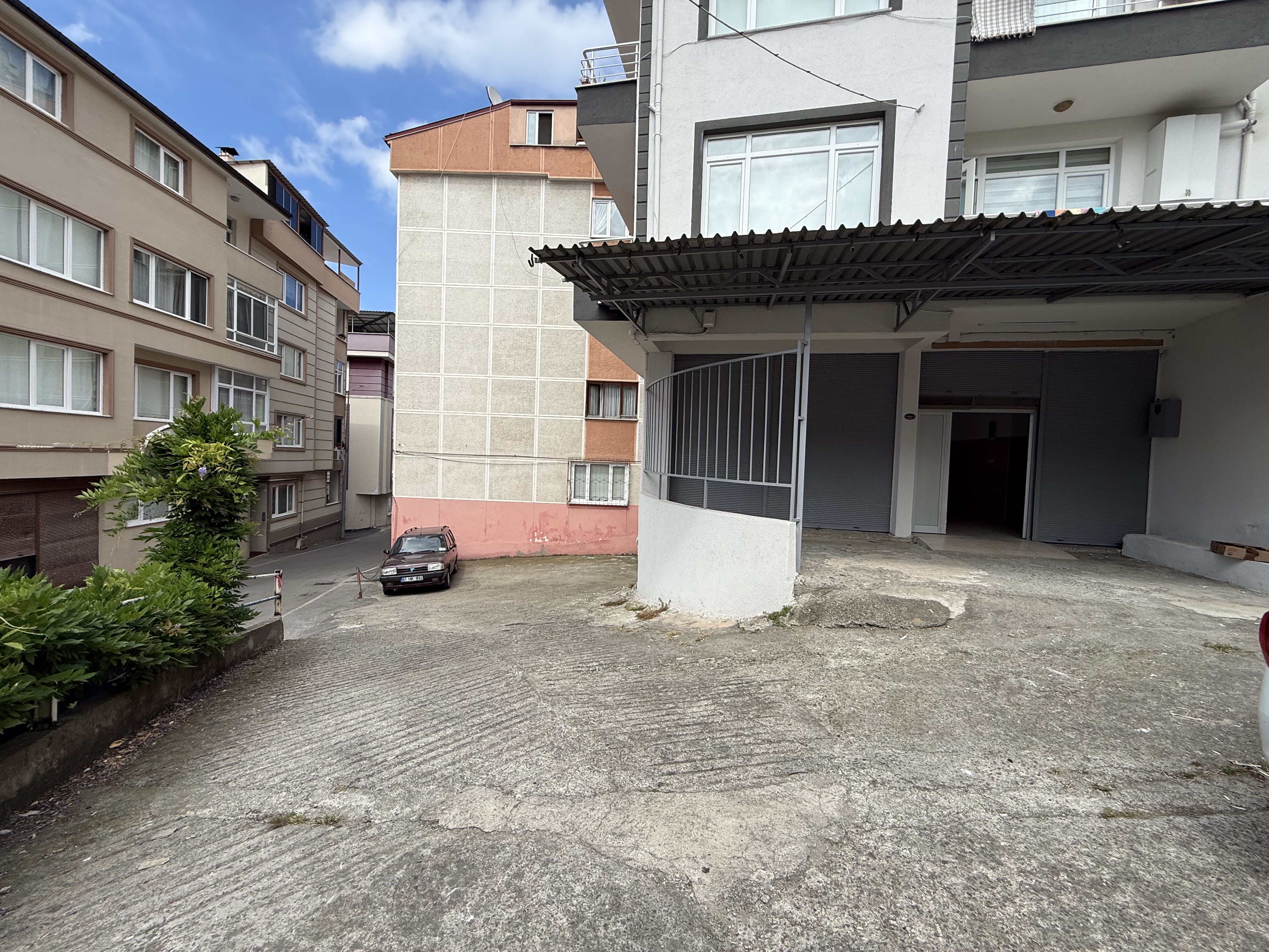 AYDINLIKEVLER DE KİRALIK 130 M2 DÜKKAN