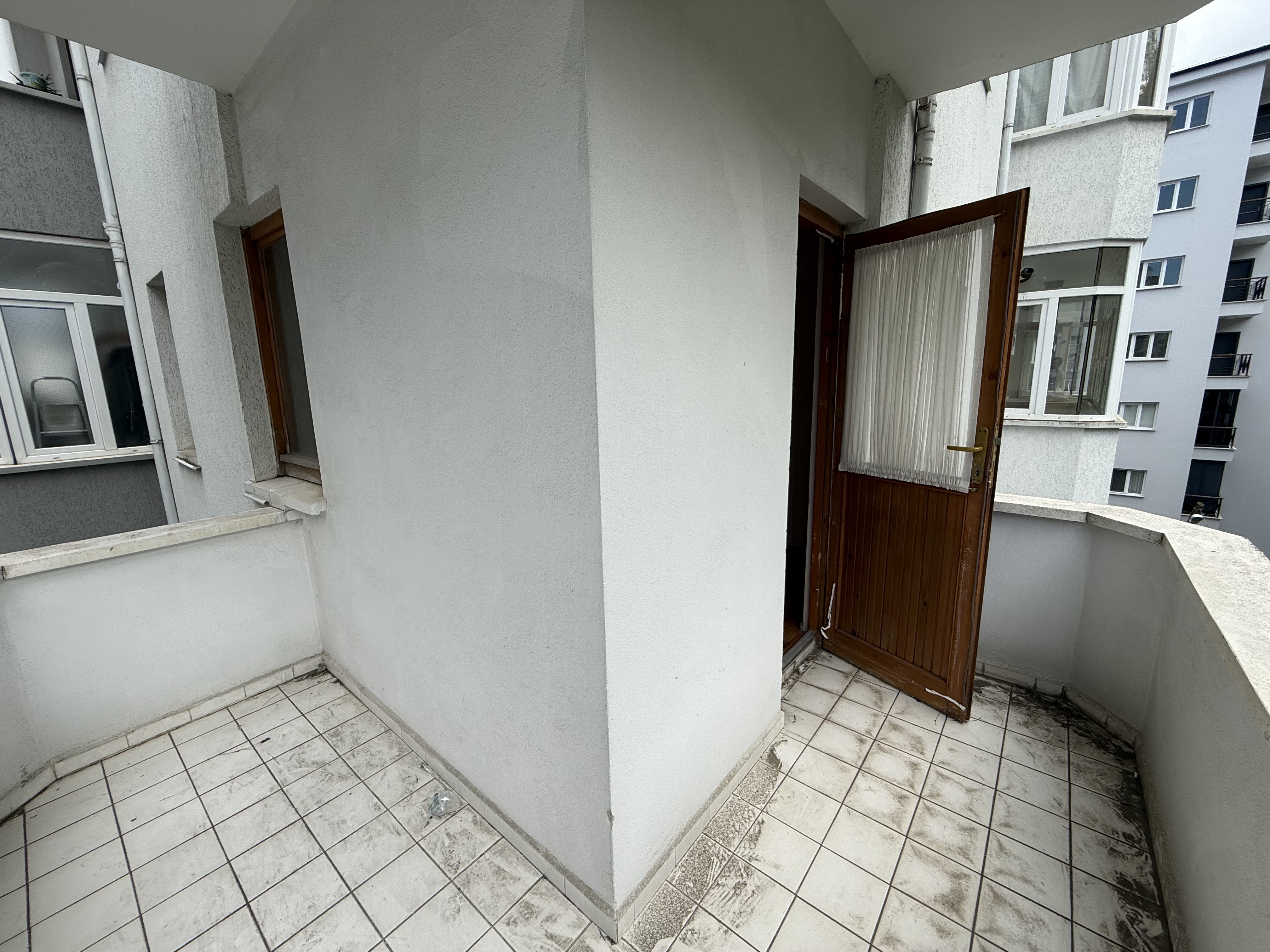 KARŞIYAKA DA KİRALIK 3+1 DAİRE