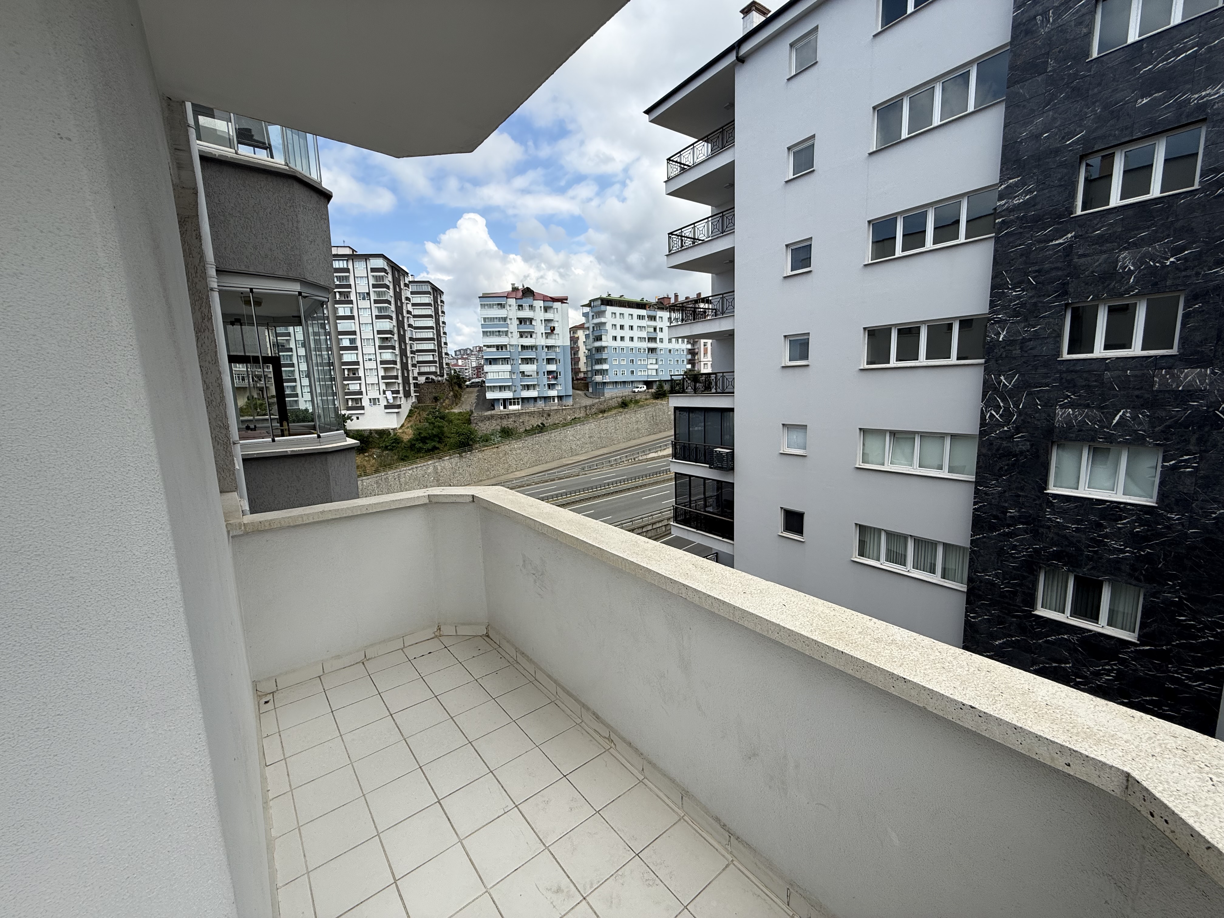 KARŞIYAKA DA KİRALIK 3+1 DAİRE