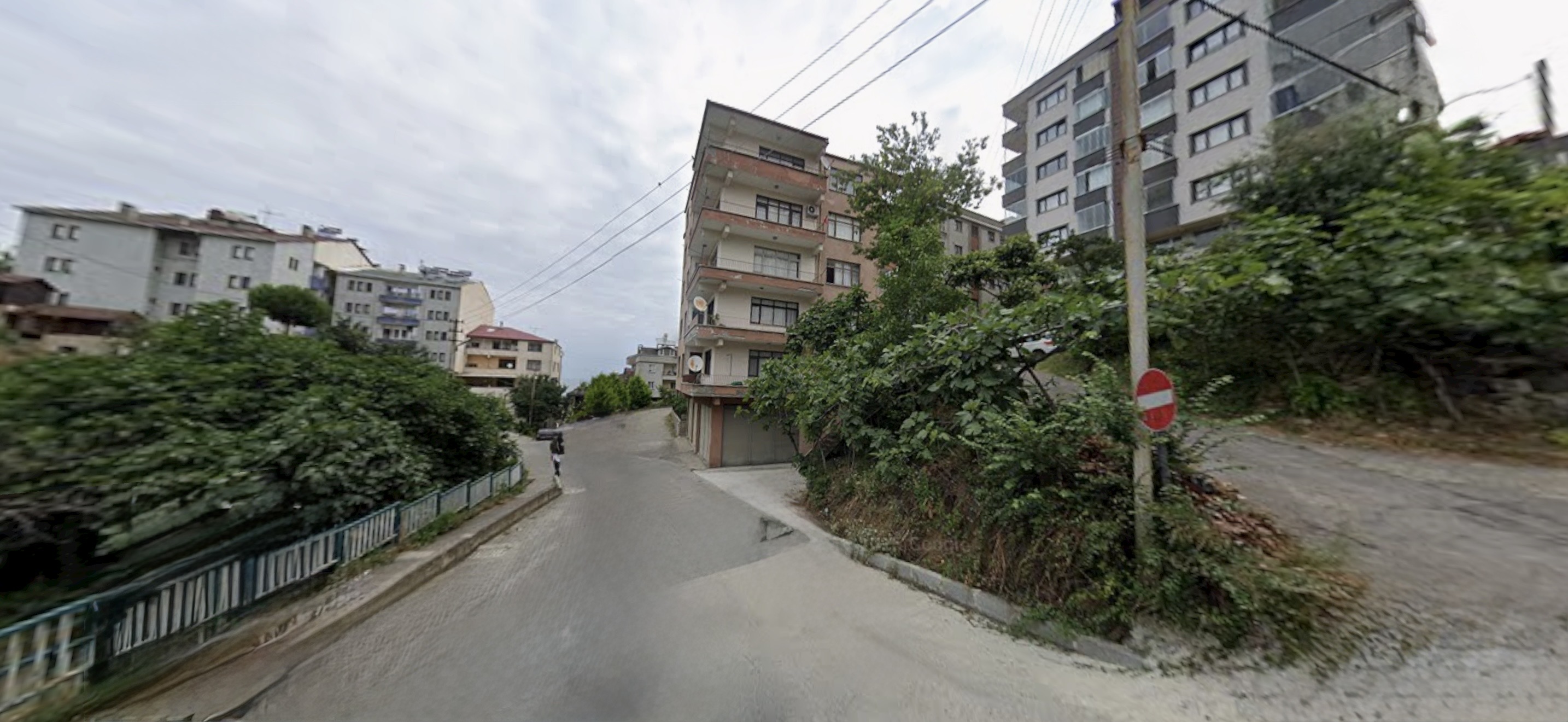 AKÇAABAT YAYLACIK DA KOMPLE SATILIK 6 KATLI BİNA