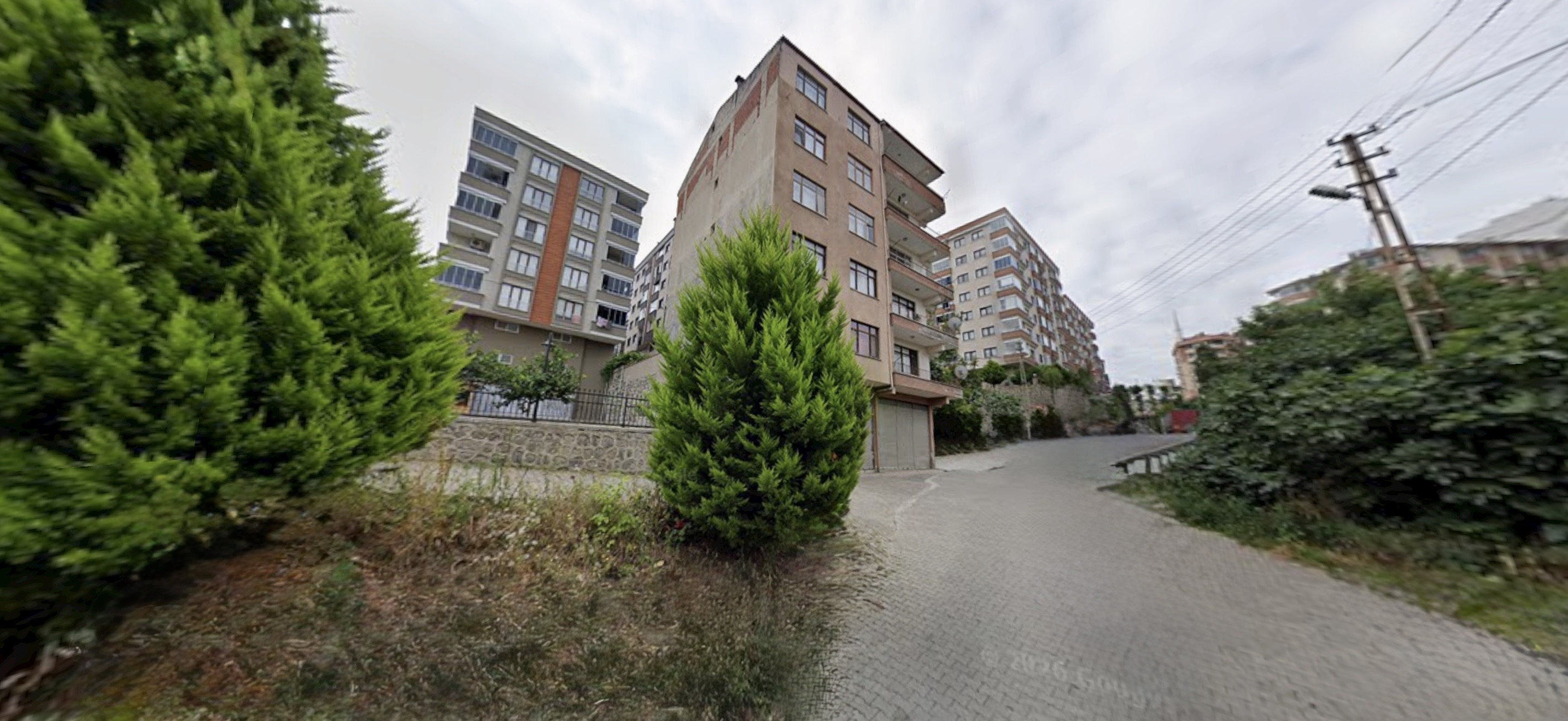 AKÇAABAT YAYLACIK DA KOMPLE SATILIK 6 KATLI BİNA
