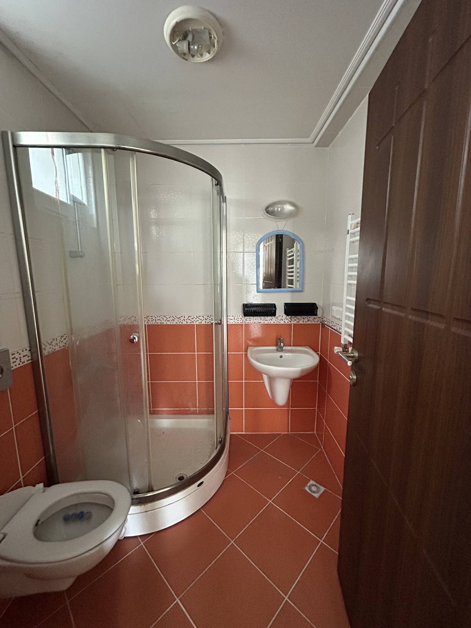 GAZİLER BEYAZ EVLER A BLOK KAT 2 DAİRE 4