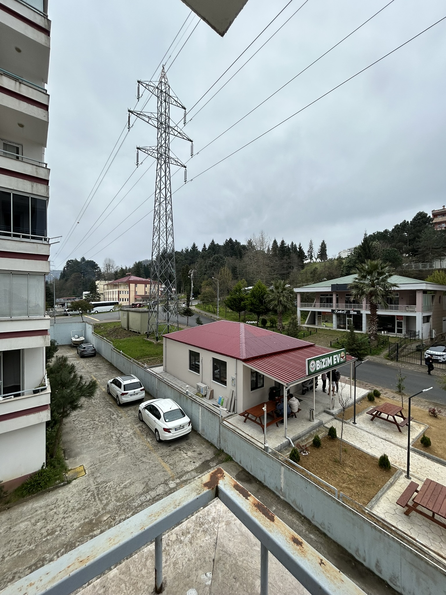 GAZİLER BEYAZ EVLER A BLOK KAT 2 DAİRE 4