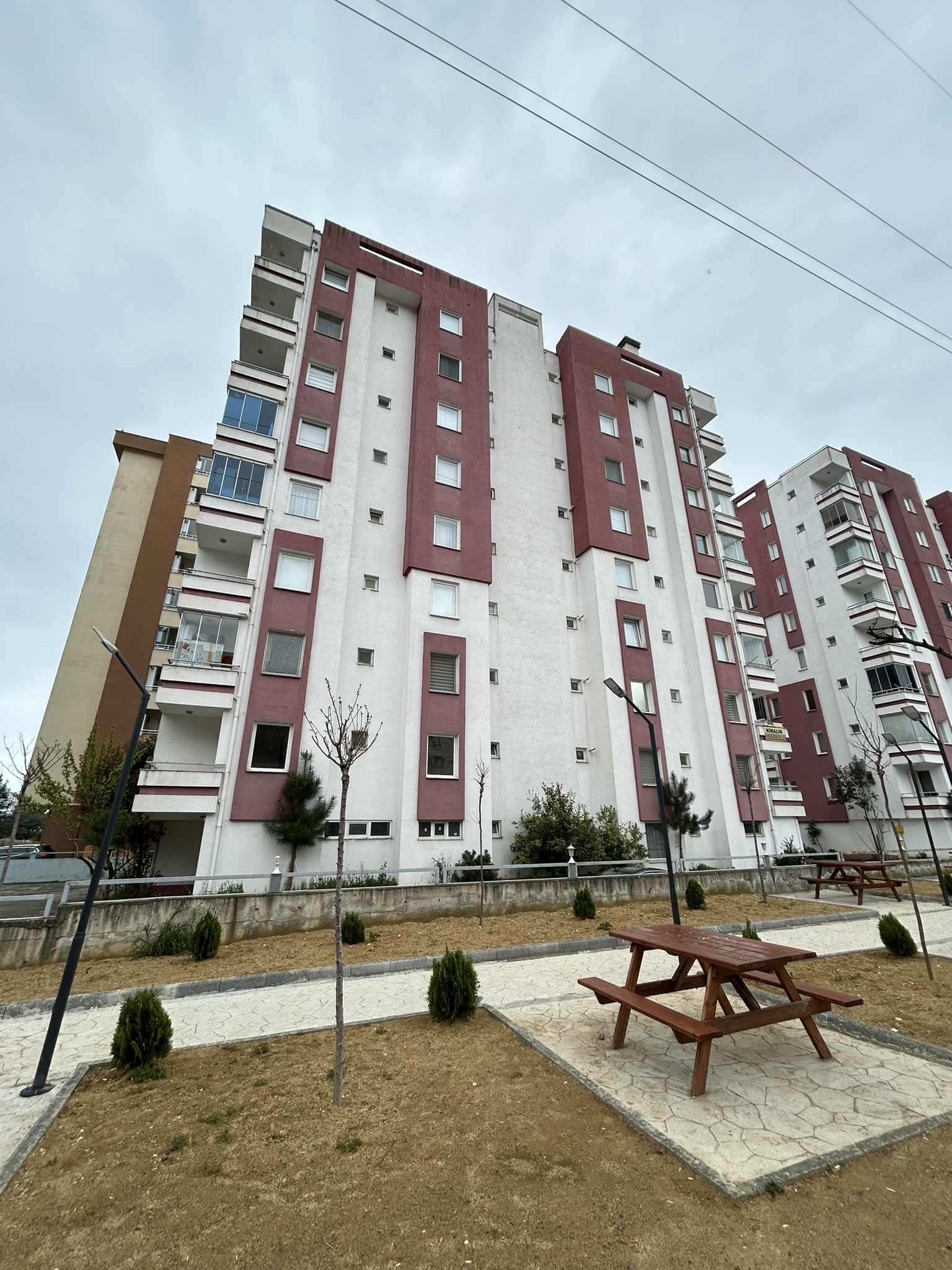 GAZİLER BEYAZ EVLER A BLOK KAT 2 DAİRE 4