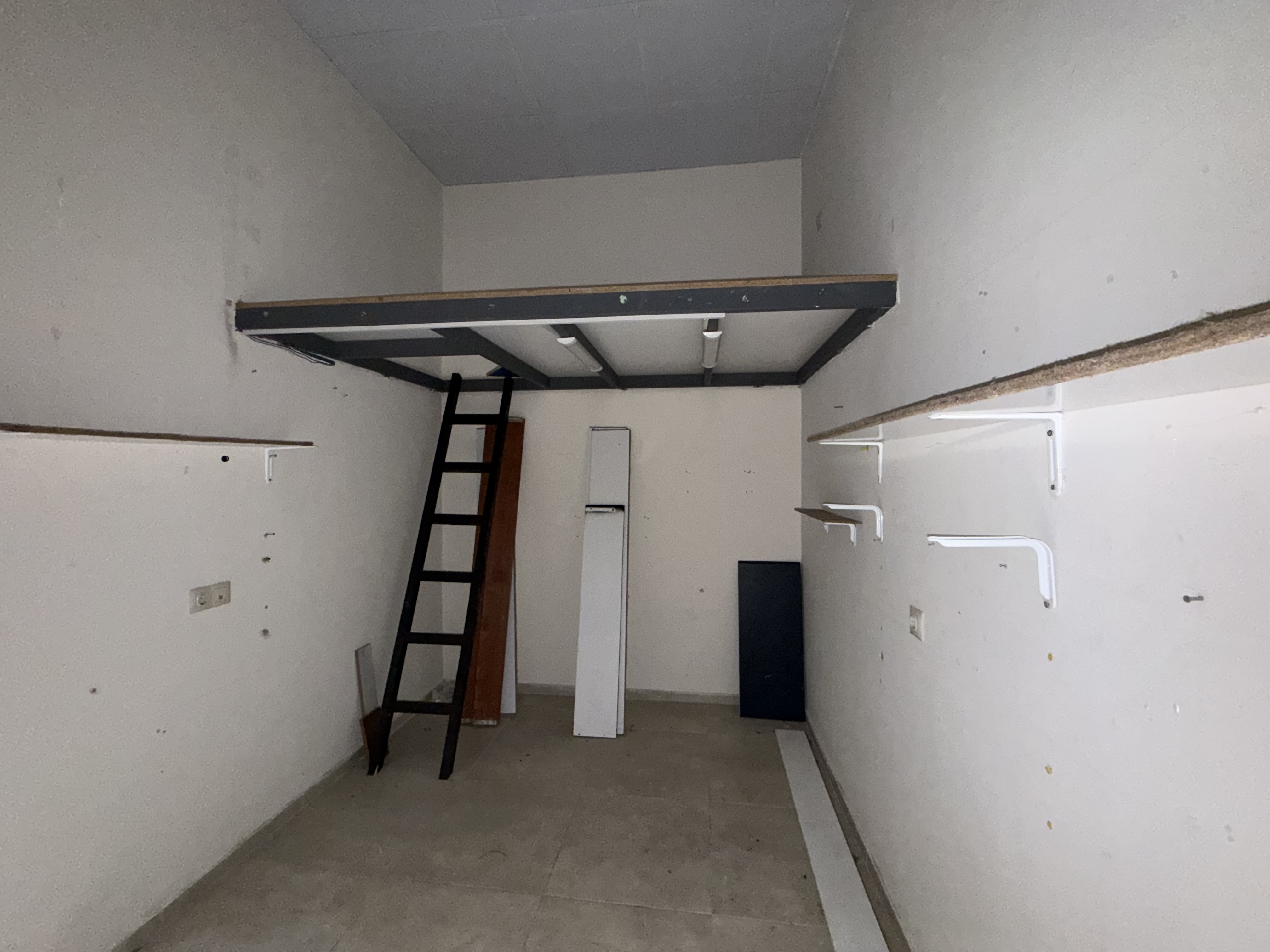 PAZARKAPI DA SATILIK 12 M2 DÜKKAN