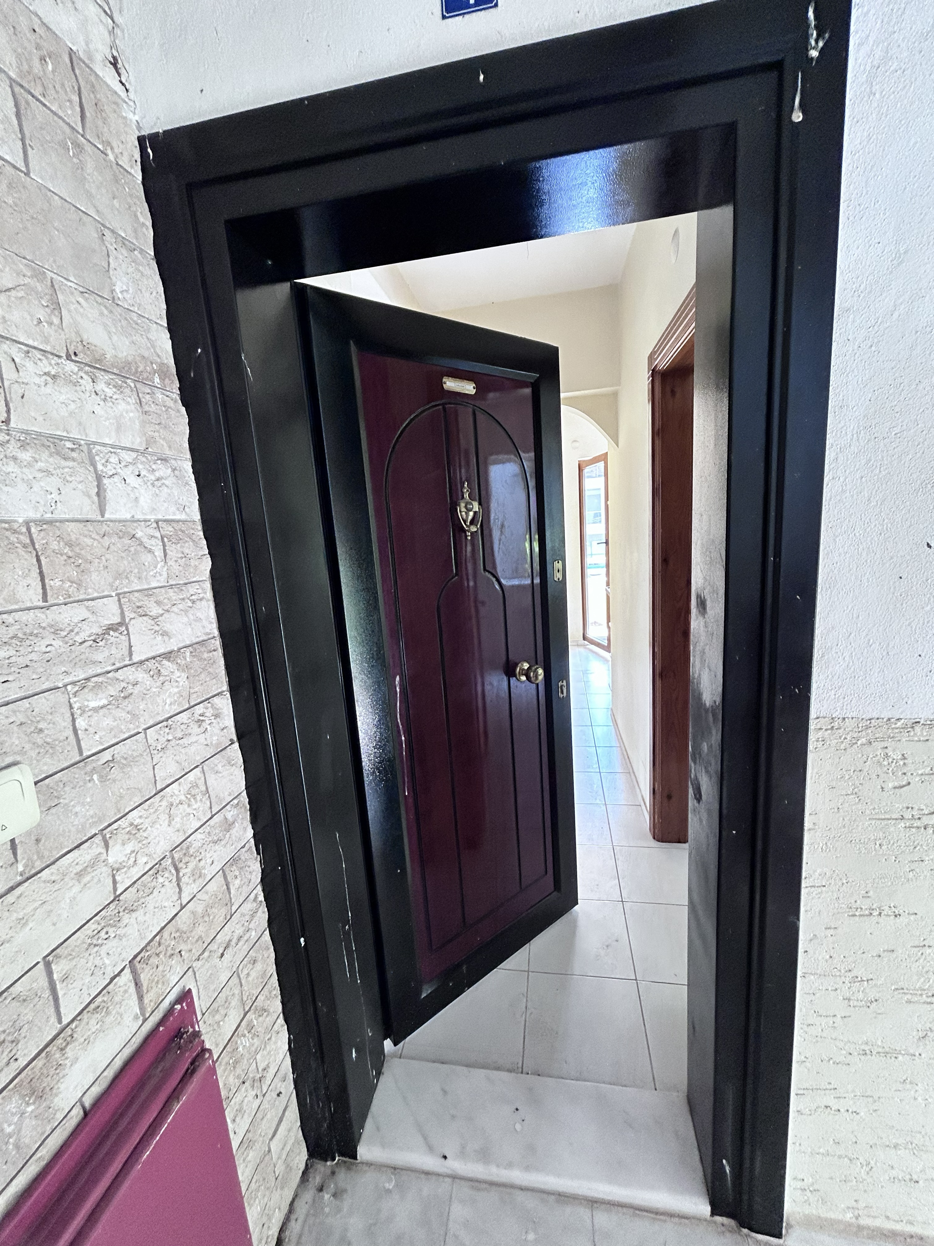 MARMARİS ARMUTALAN'DA SAHİLE 950MT.2+1 AYRI MUTFAK SATILIK DAİRE