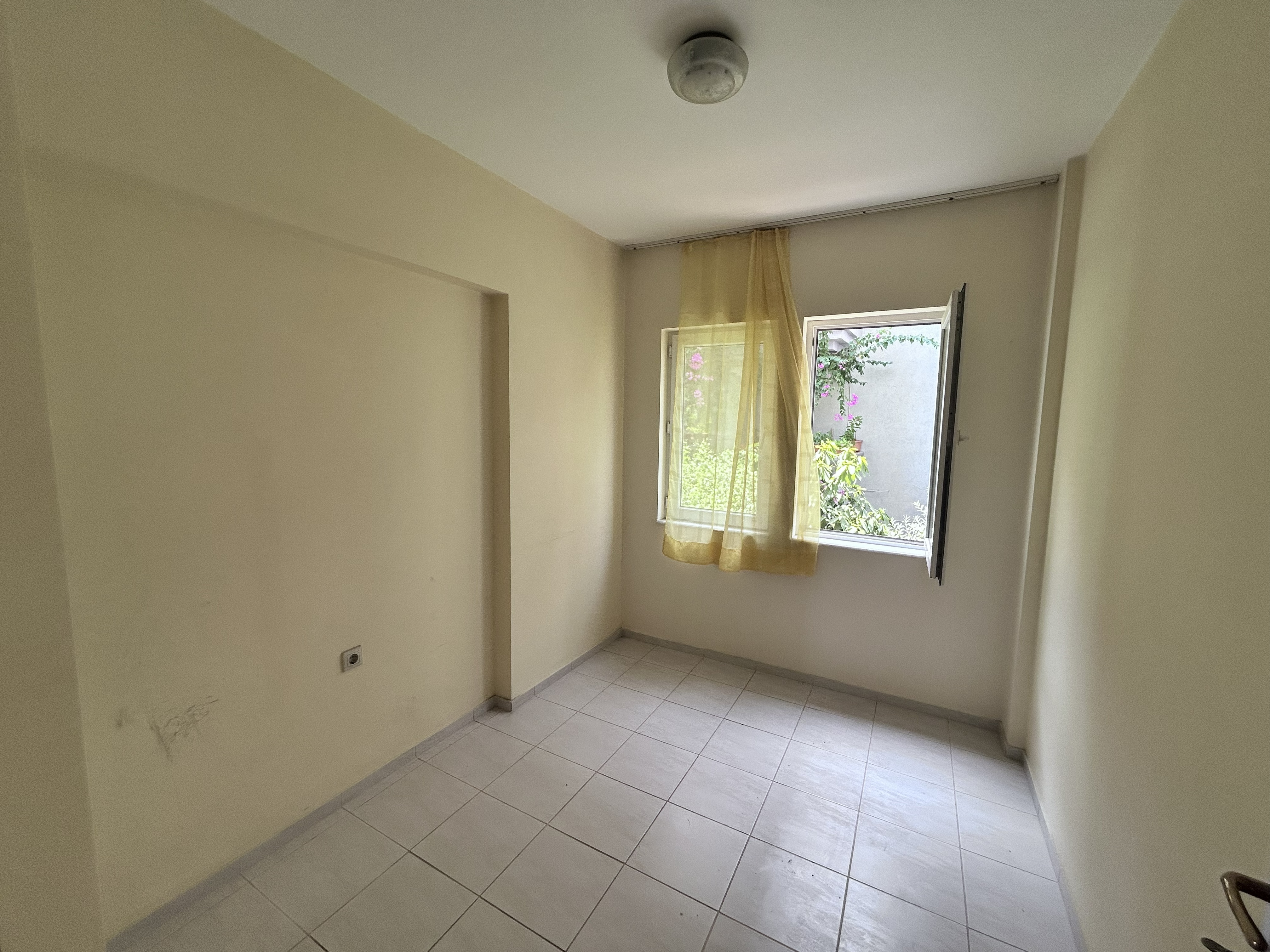 MARMARİS ARMUTALAN'DA SAHİLE 950MT.2+1 AYRI MUTFAK SATILIK DAİRE