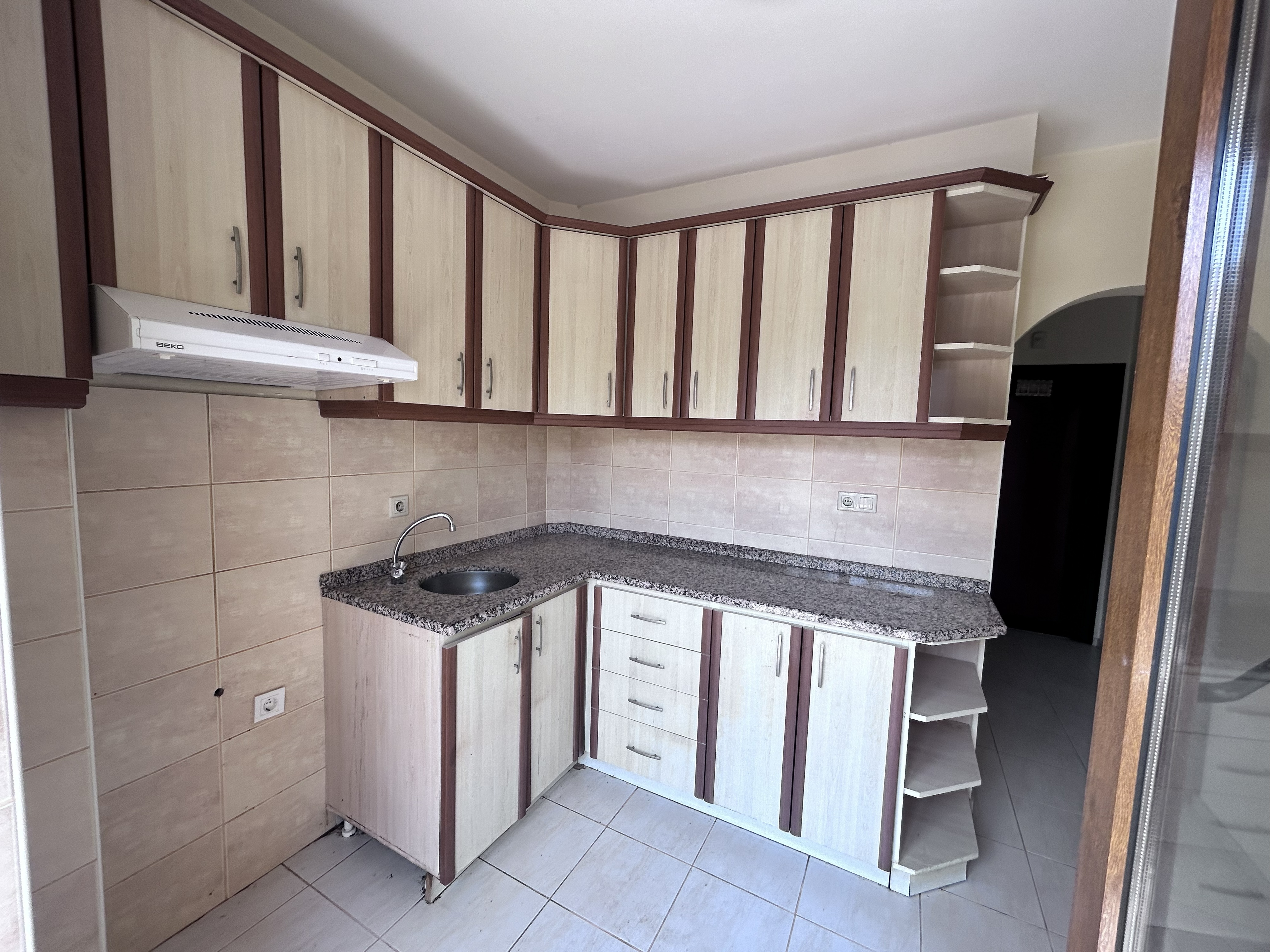 MARMARİS ARMUTALAN'DA SAHİLE 950MT.2+1 AYRI MUTFAK SATILIK DAİRE