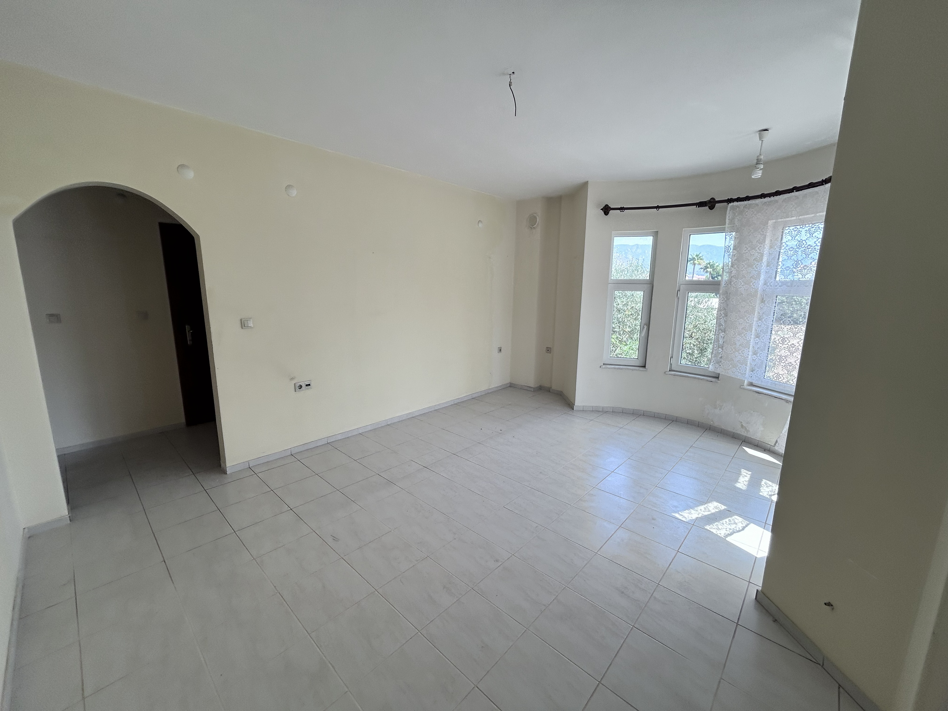 MARMARİS ARMUTALAN'DA SAHİLE 950MT.2+1 AYRI MUTFAK SATILIK DAİRE