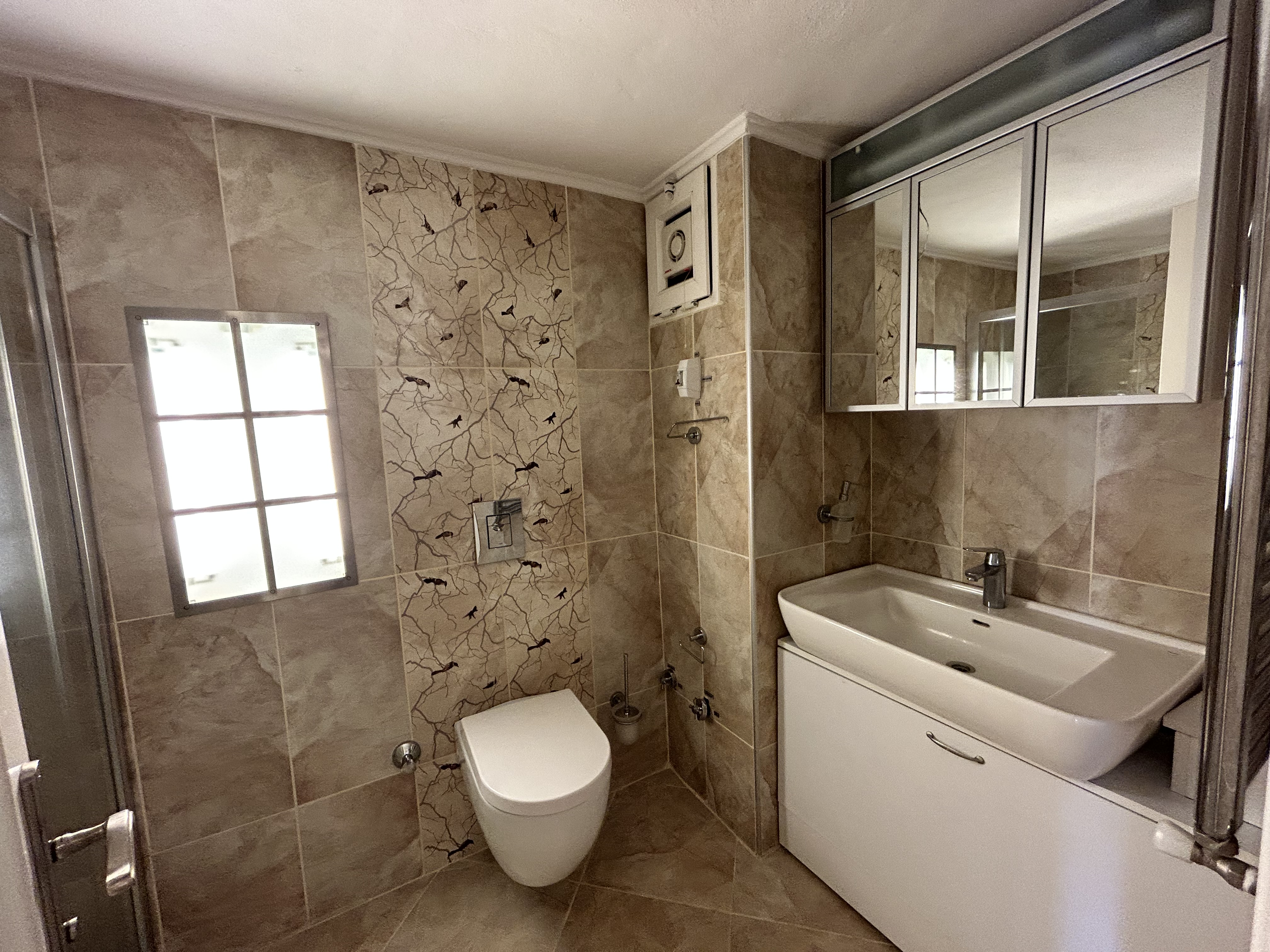 MARMARİS KAPALI ÇARŞIDA SATILIK 2+1 KAPALI MUTFAK DAİRE