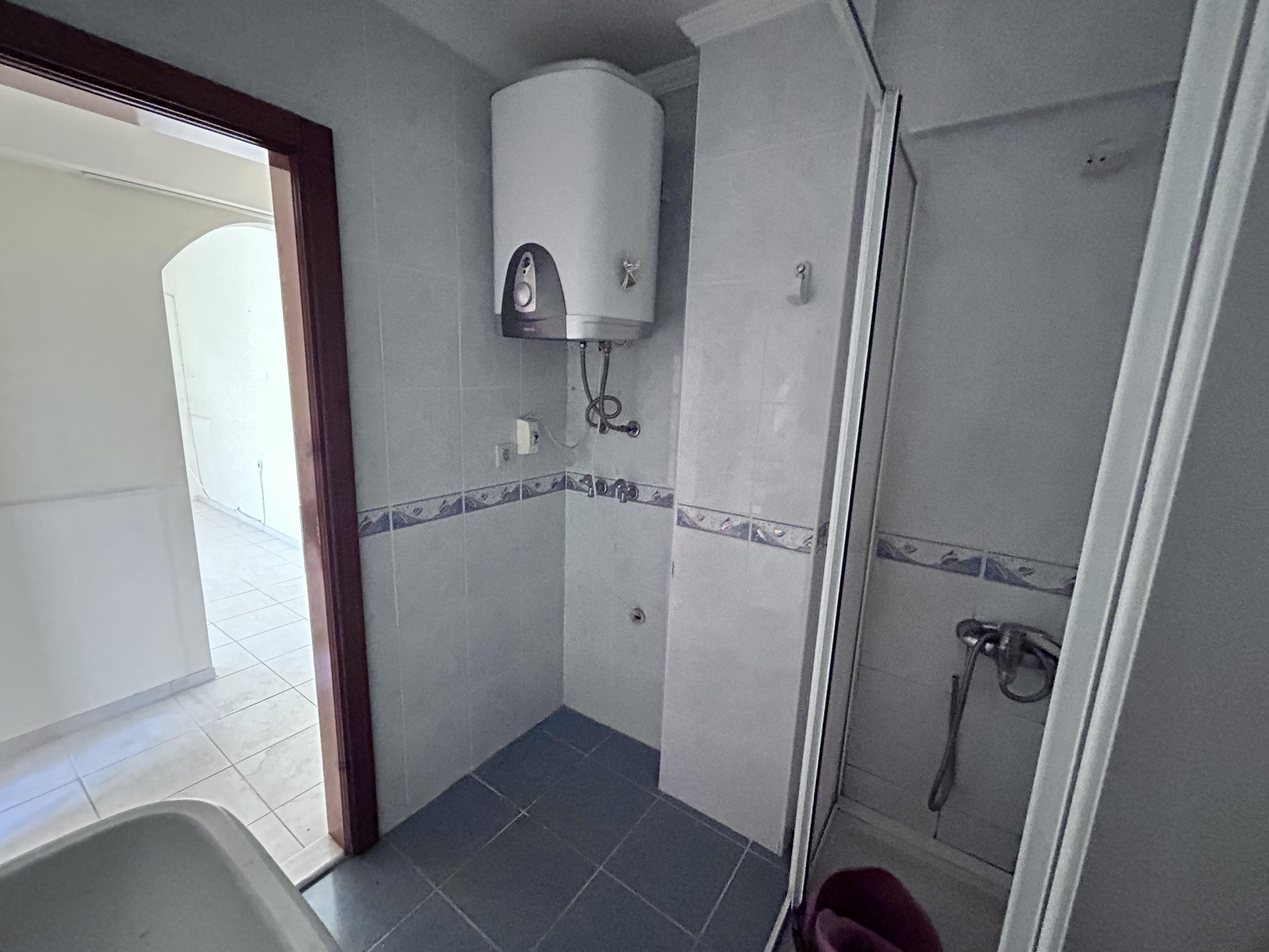 MARMARİS ARMUTALAN'DA SAHİLE 950MT.2+1 AYRI MUTFAK SATILIK DAİRE