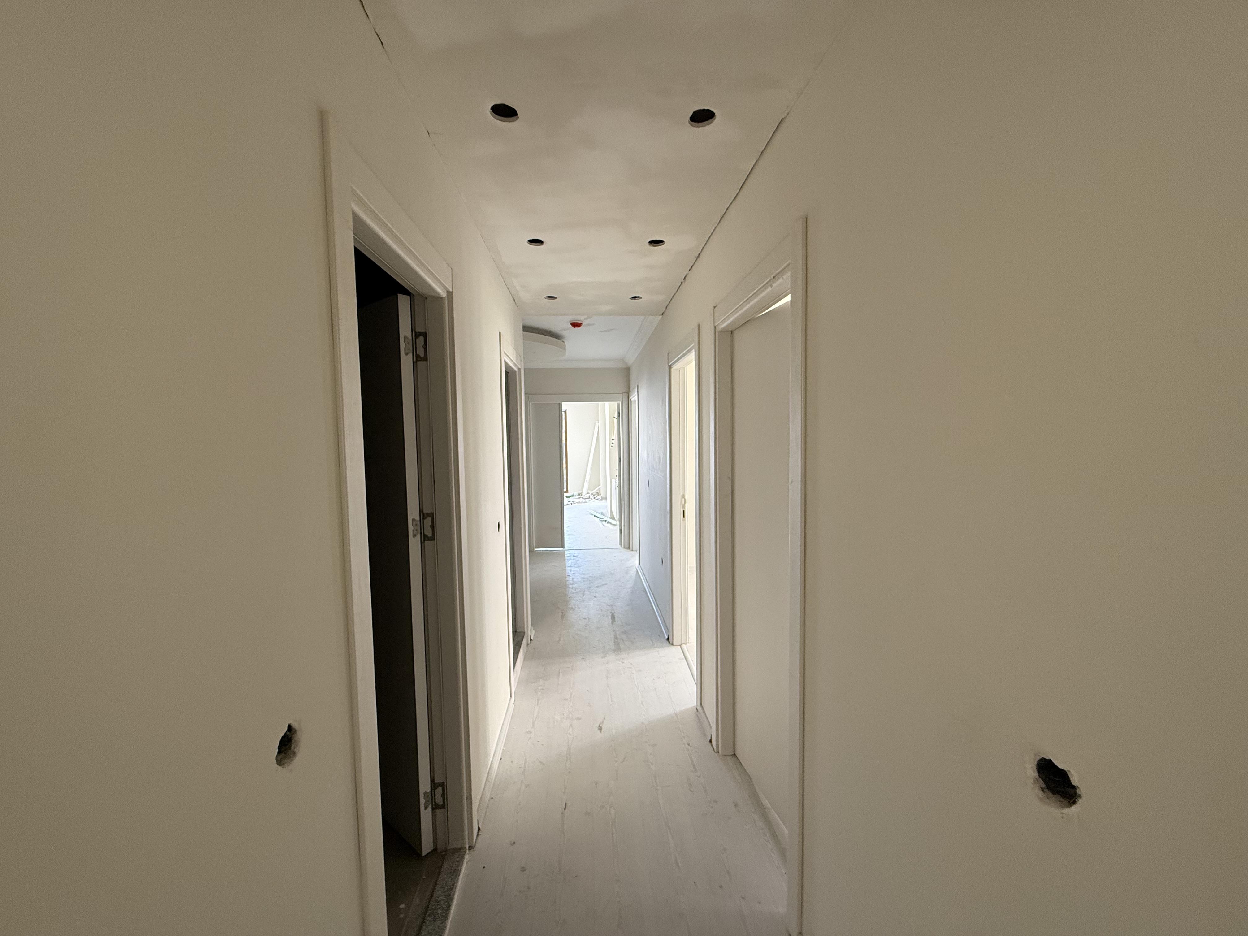 AYTAŞI KONUTLARIN DA 4. KAT HAVUZLU LÜKS SIFIR DAİRE