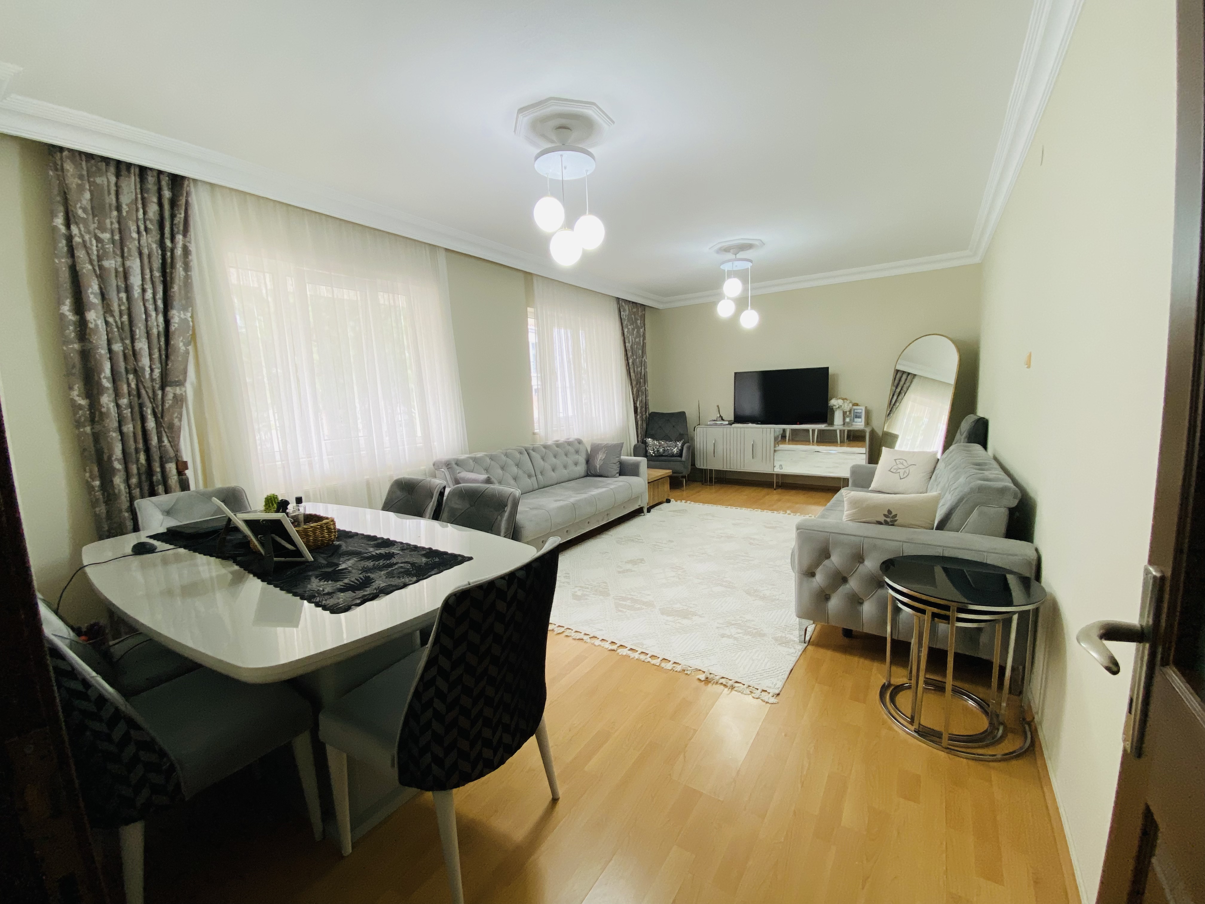 ESENEVLER'DE MERKEZİ LOKASYONDA KİRALIK 4+1