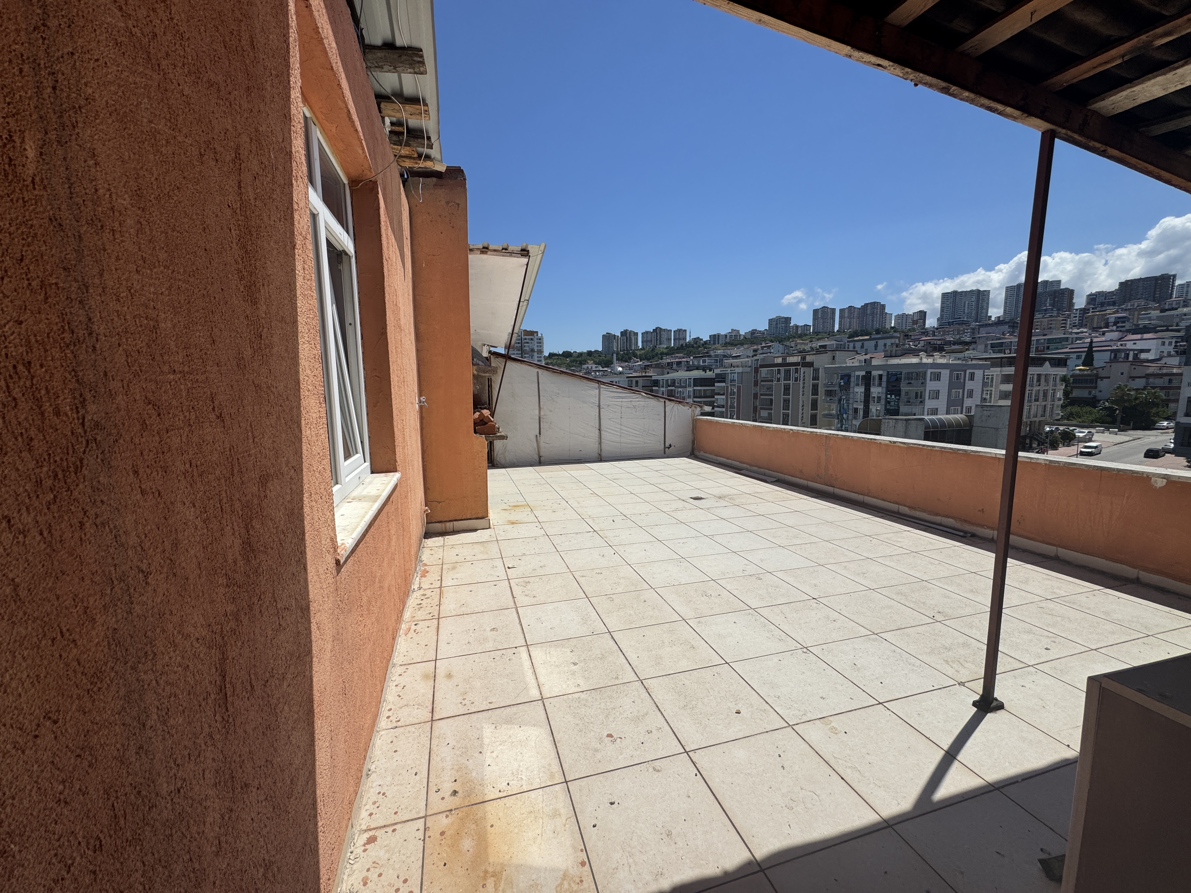 DENİZ EVLERİ TRAMVAY İLE ATAKUM BELEDİYESİ ARSI KİRALIK 1+1