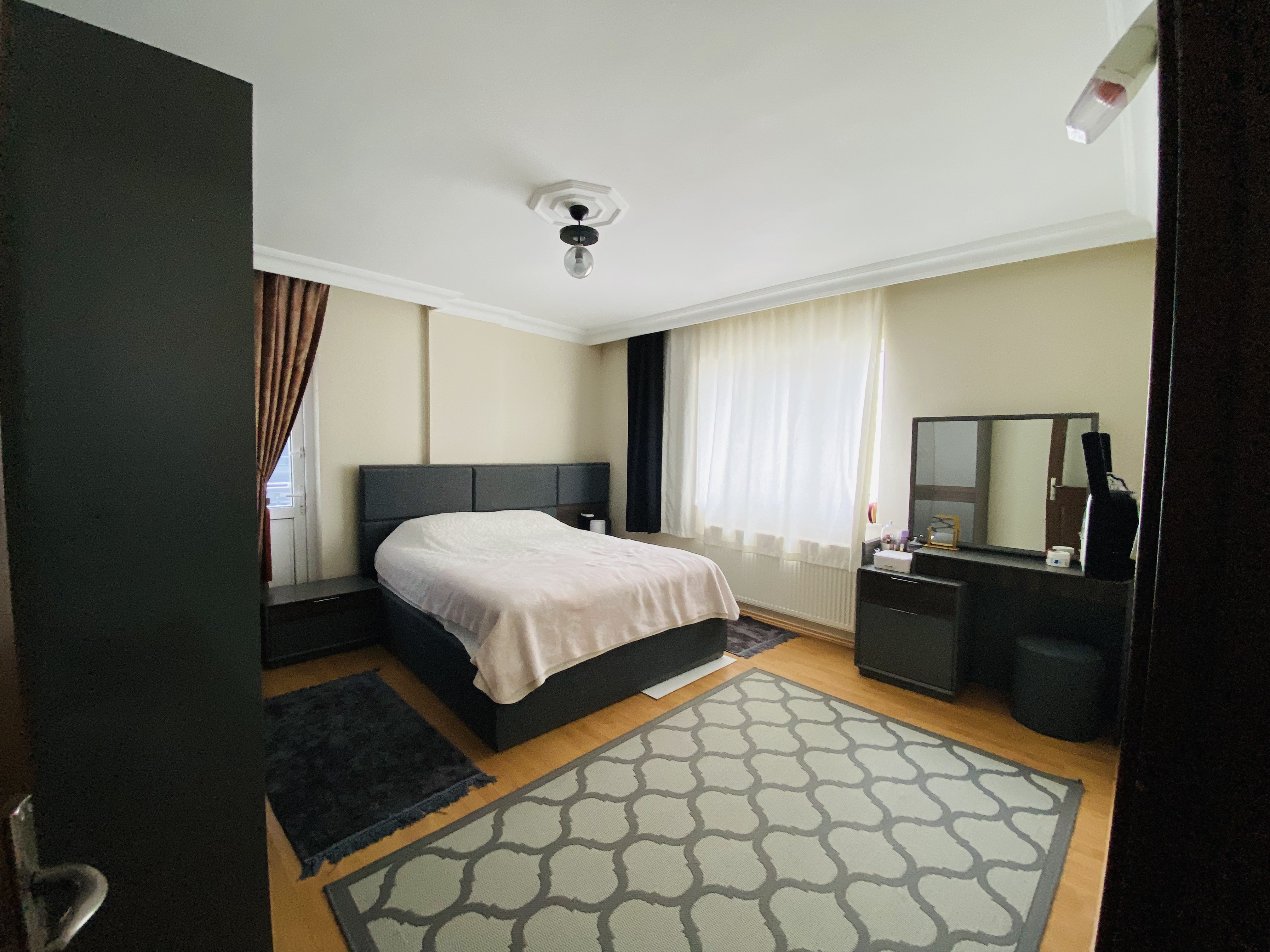 ESENEVLER'DE MERKEZİ LOKASYONDA KİRALIK 4+1