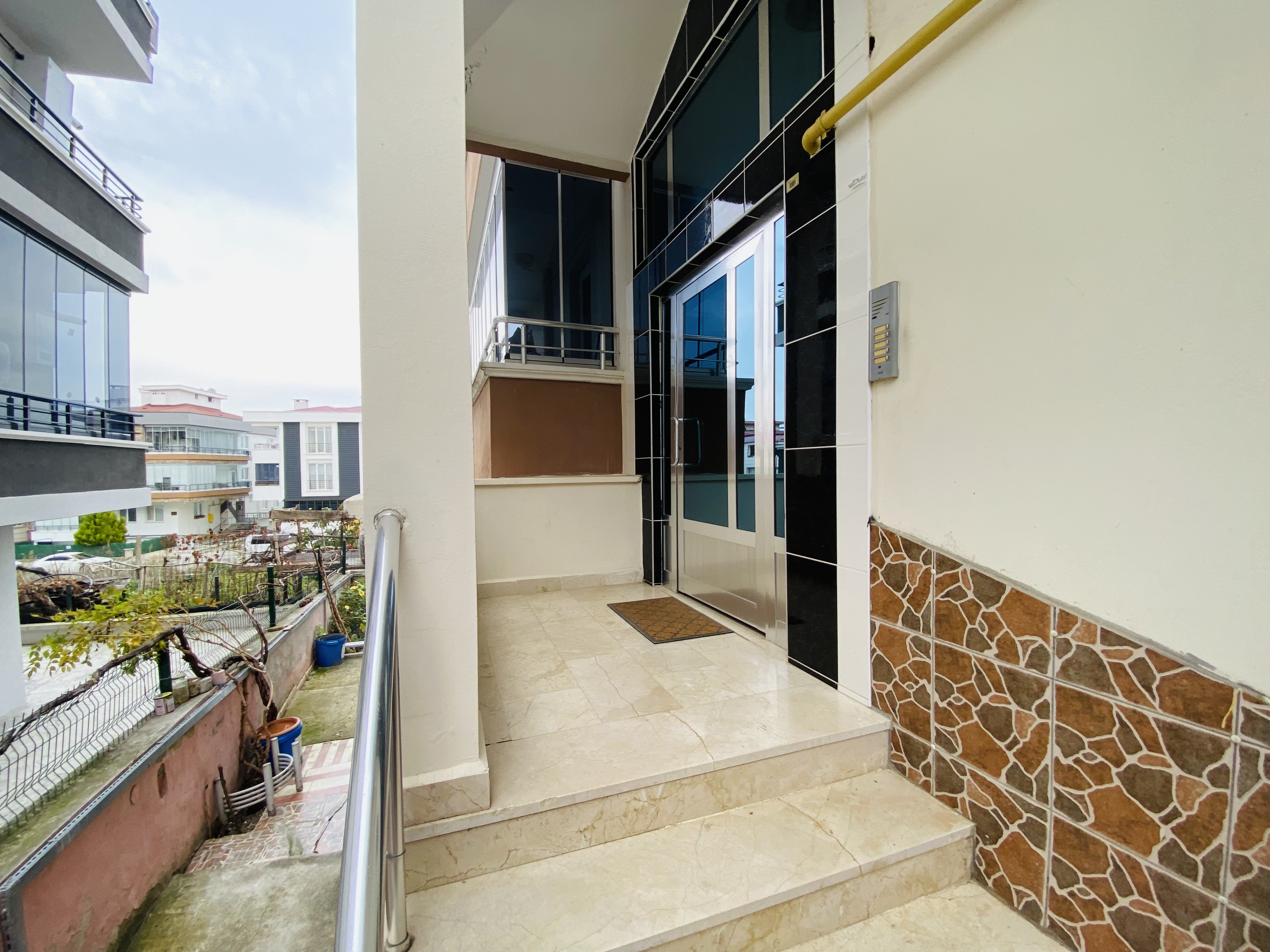 ESENEVLER'DE MERKEZİ LOKASYONDA KİRALIK 4+1