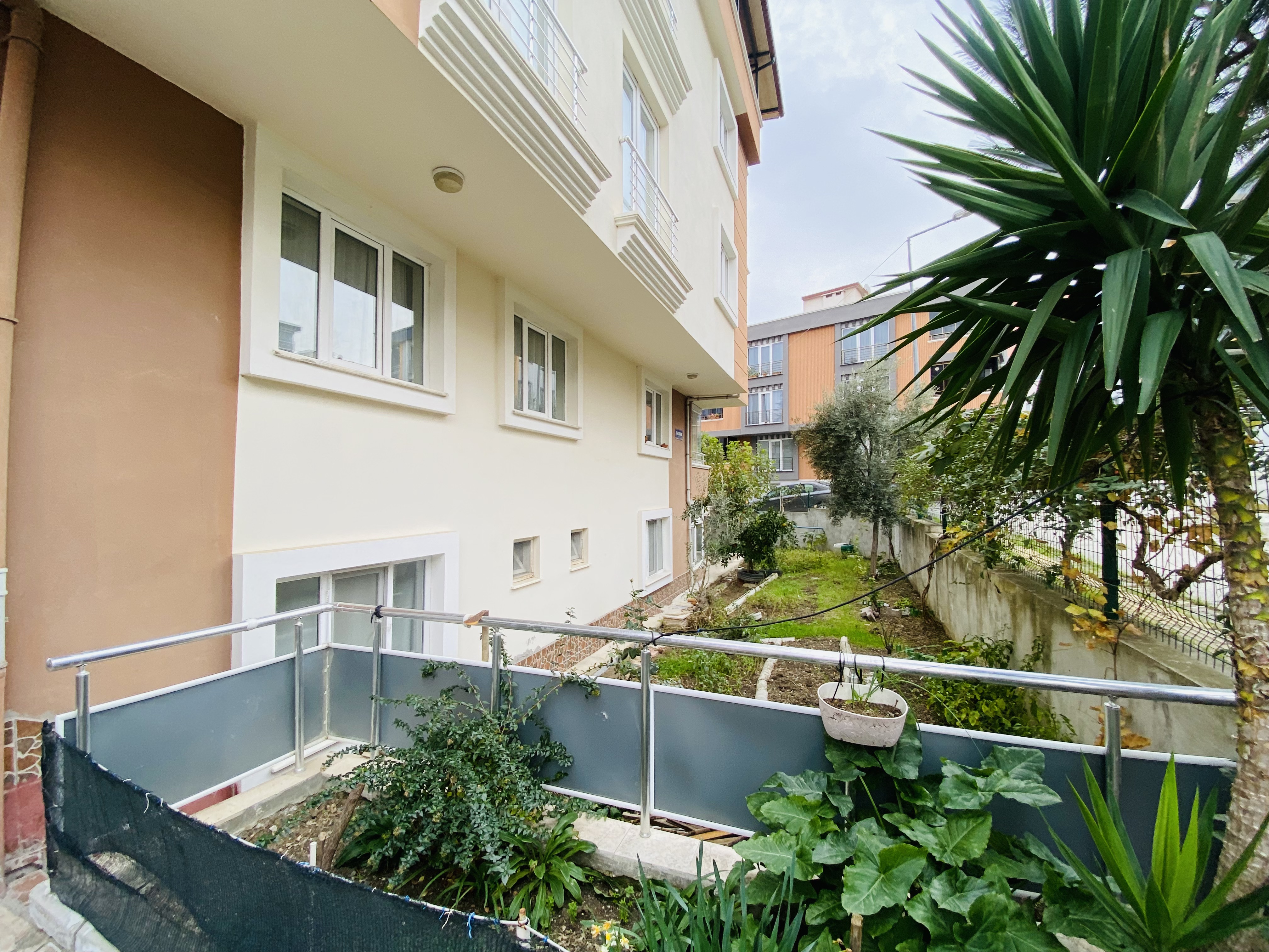 ESENEVLER'DE MERKEZİ LOKASYONDA KİRALIK 4+1